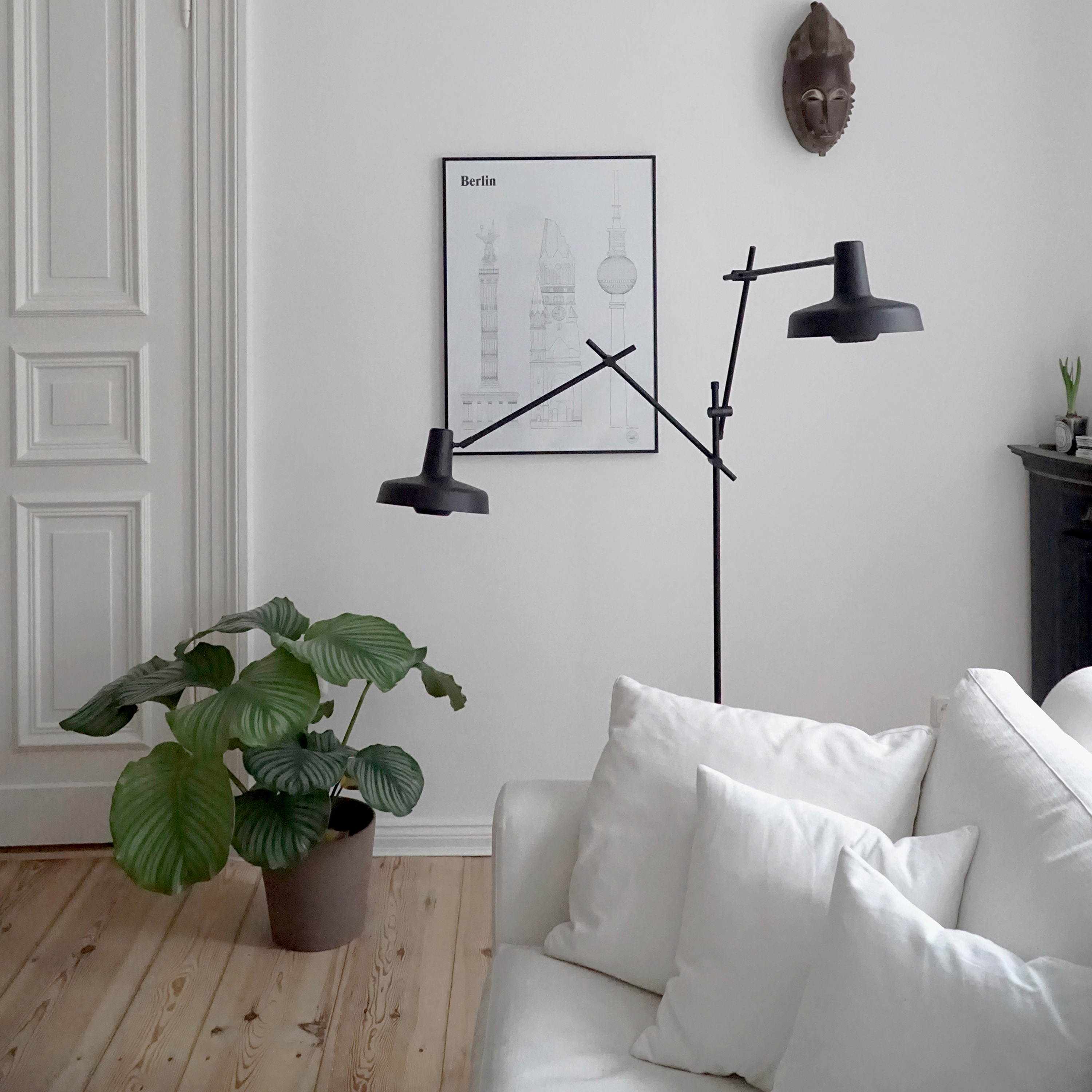 Grupa Arigato Golvlampa Double Black