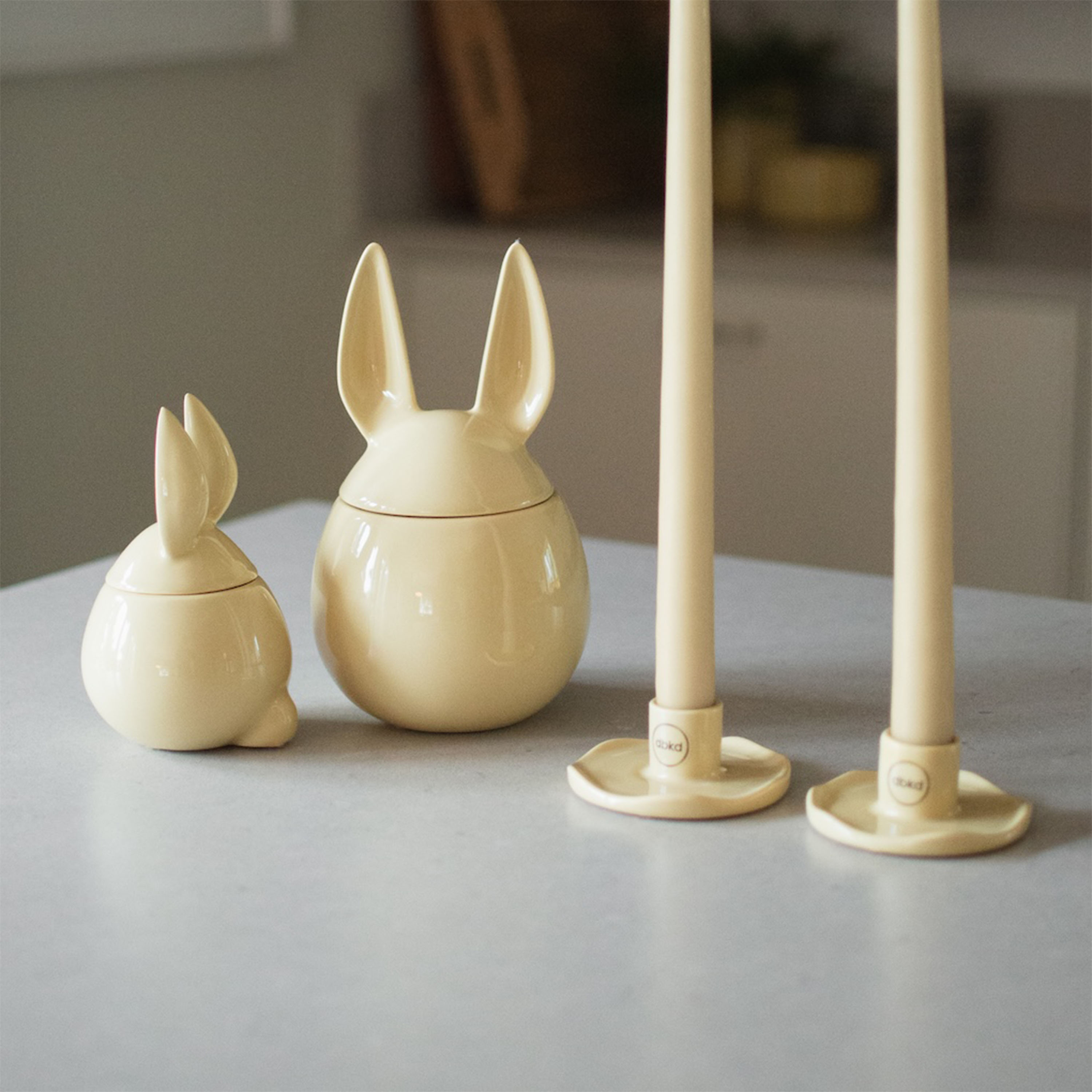 DBKD Eating Rabbit Pääsiäismuna Shiny Yellow Large