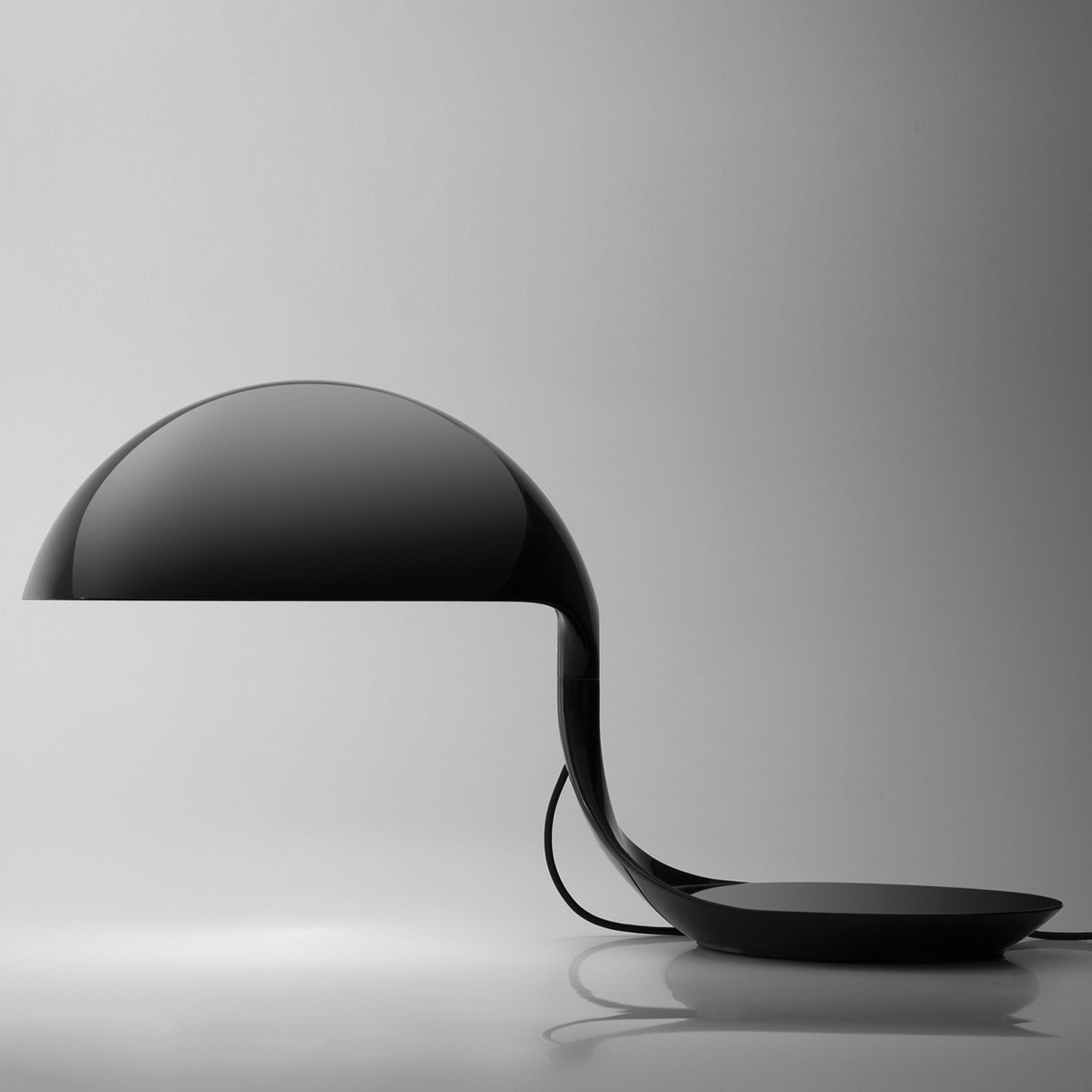 Martinelli Luce Cobra Tischlampe Glossy Black