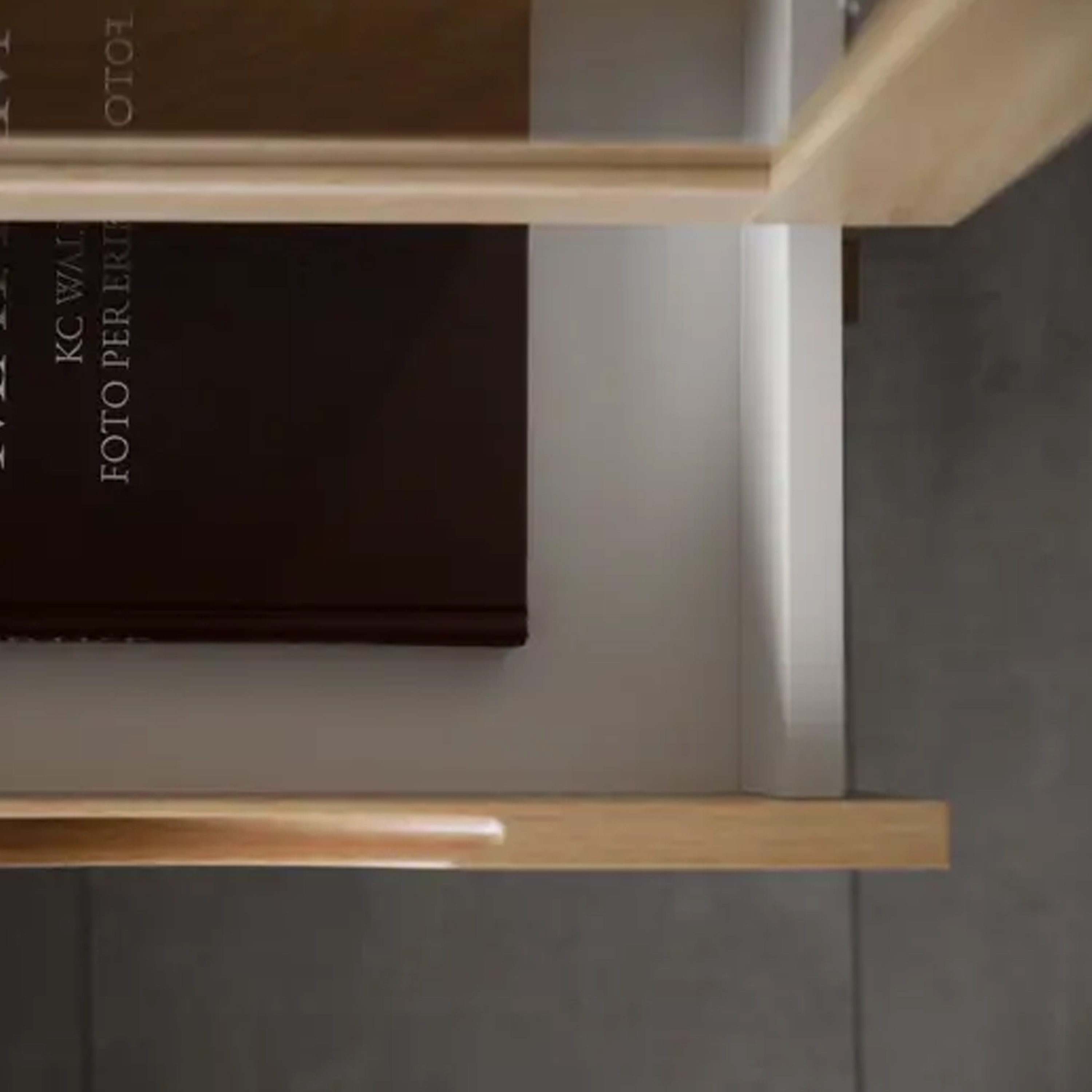 Rowico Home Filippa Vitrinskåp Ek 185cm