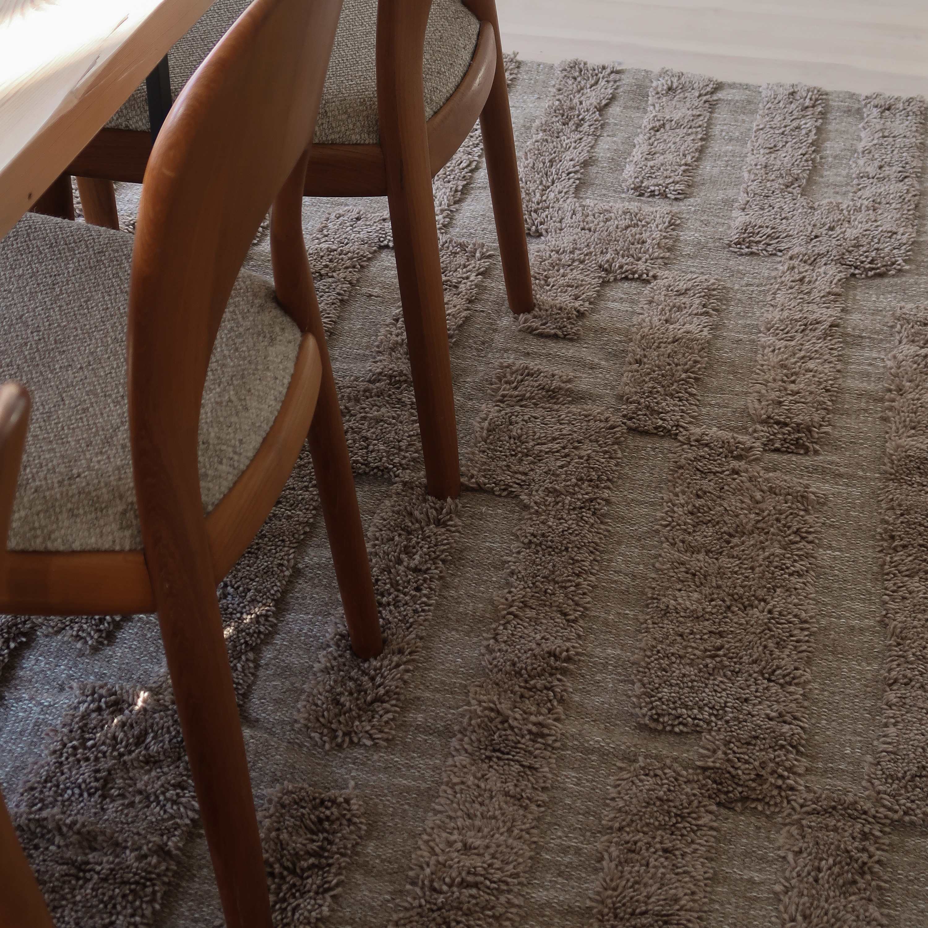 Tinted Bielke Wollteppich Dark Beige 300x400