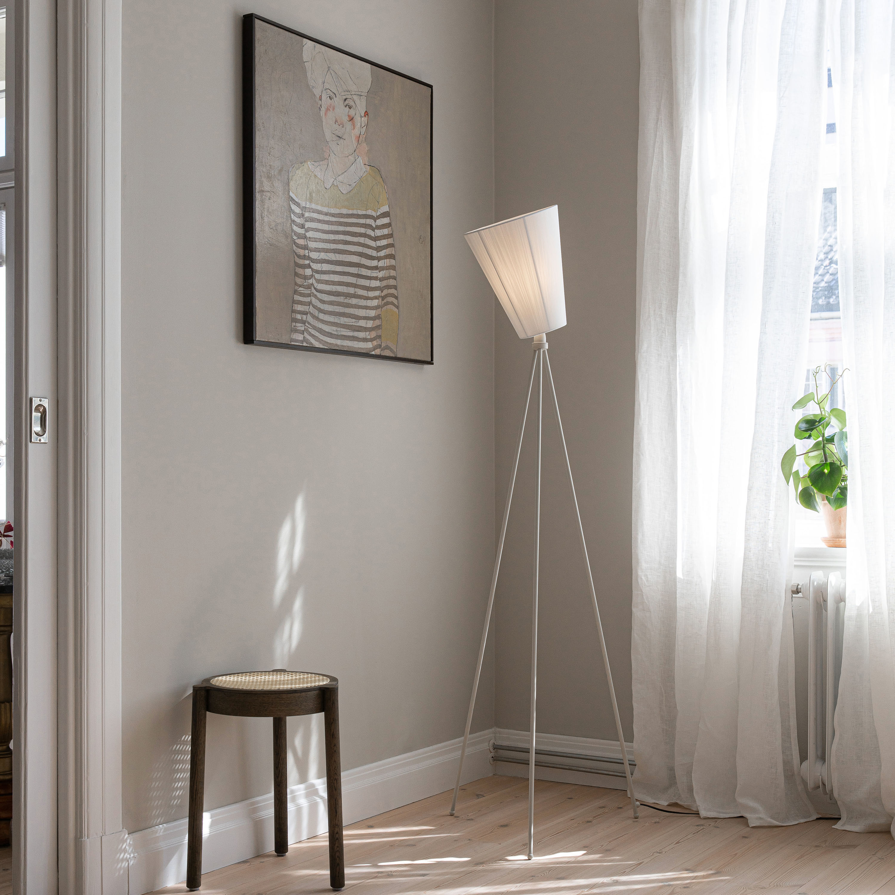 Northern Oslo Wood Lattiavalaisin Jalusta White Matt