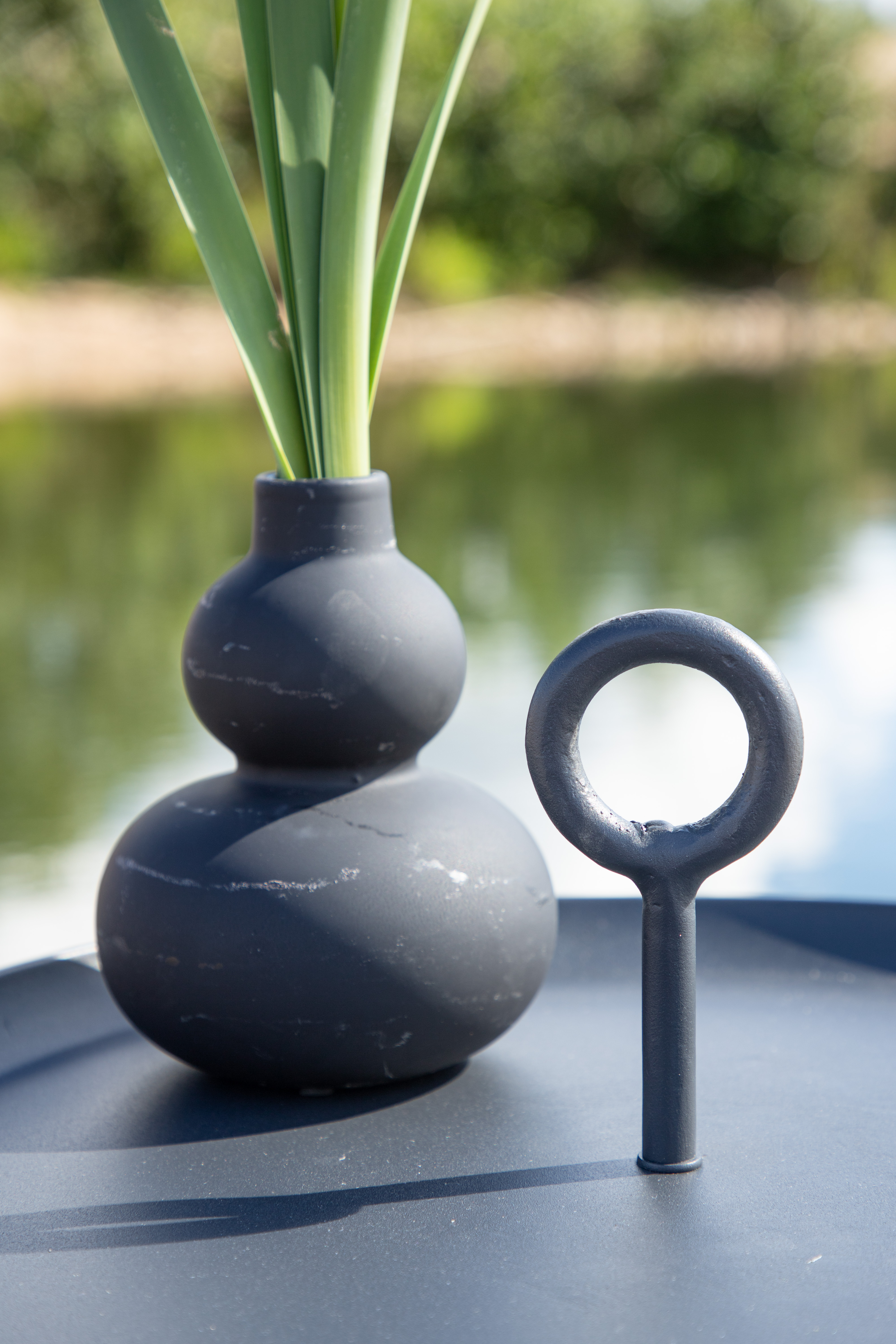 Venture Home Didem Sidobord Black Ø40