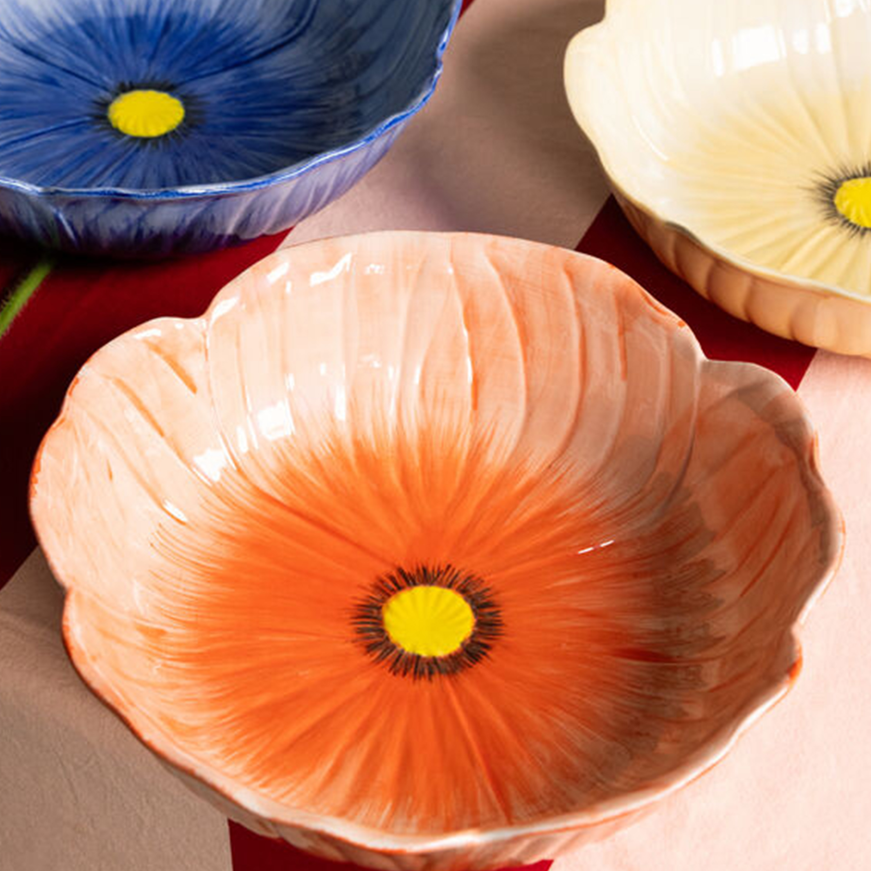 Byon Poppy Skål Röd Ø30