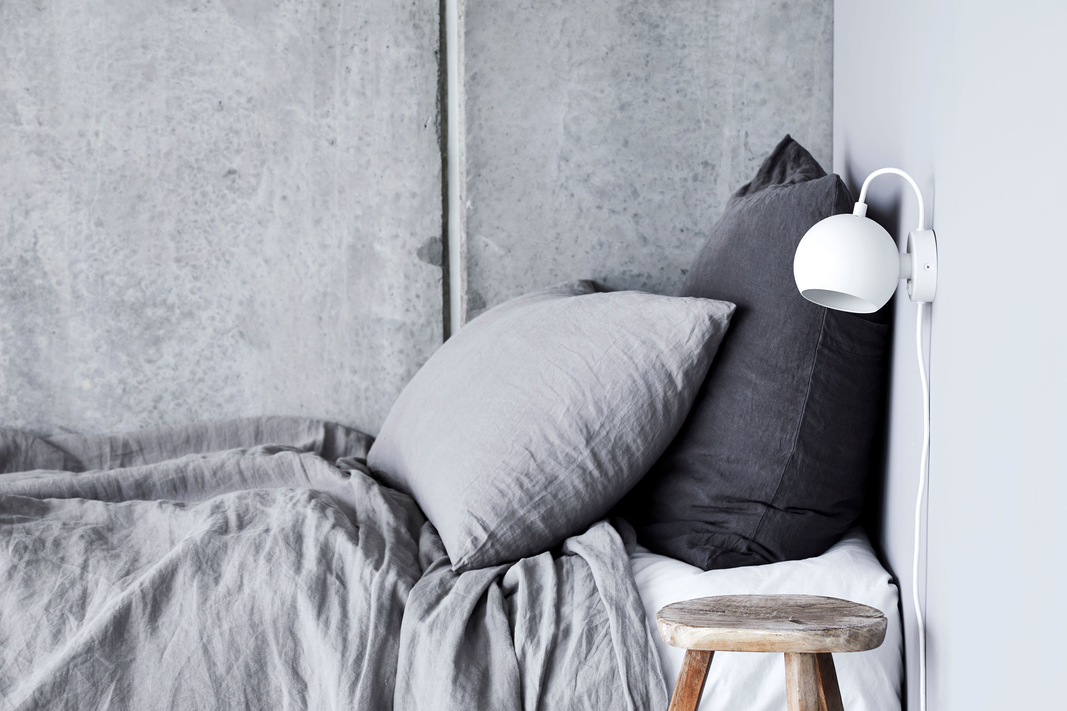 Frandsen Ball Vägglampa Matt White Ø12