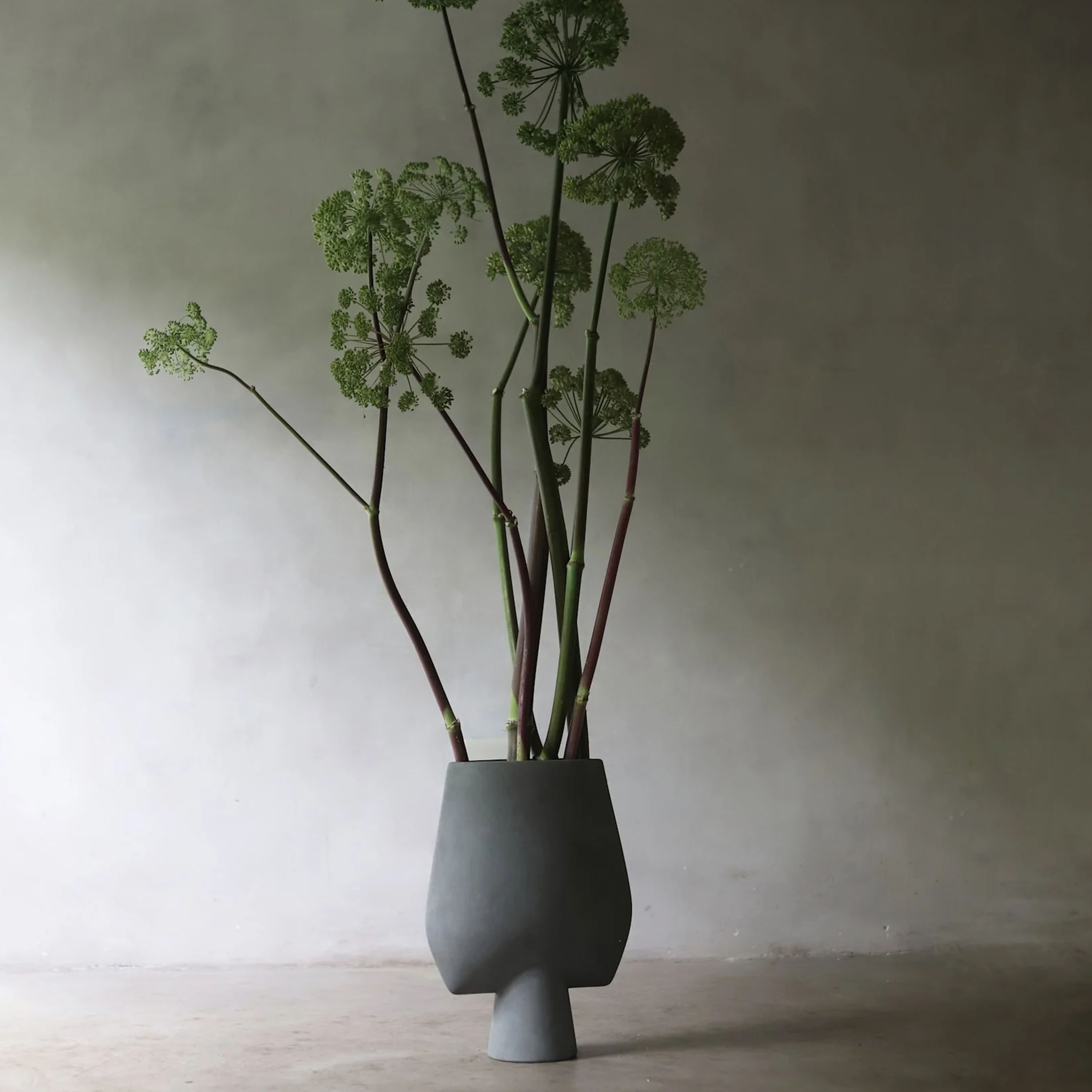 101 Copenhagen Sphere Maljakko Square Dark Grey Big