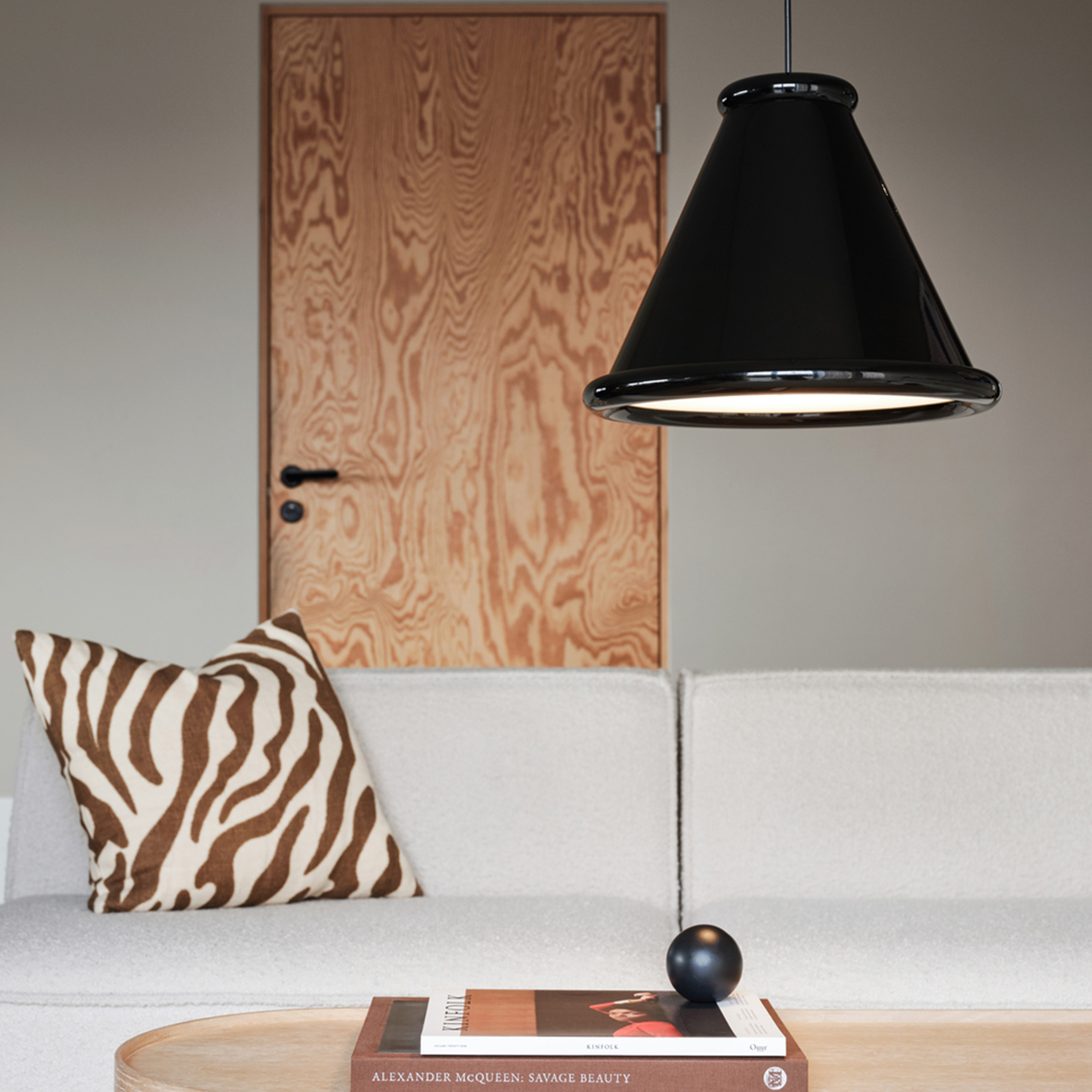 Belid Belle Kattovalaisin Glossy Black Ø36