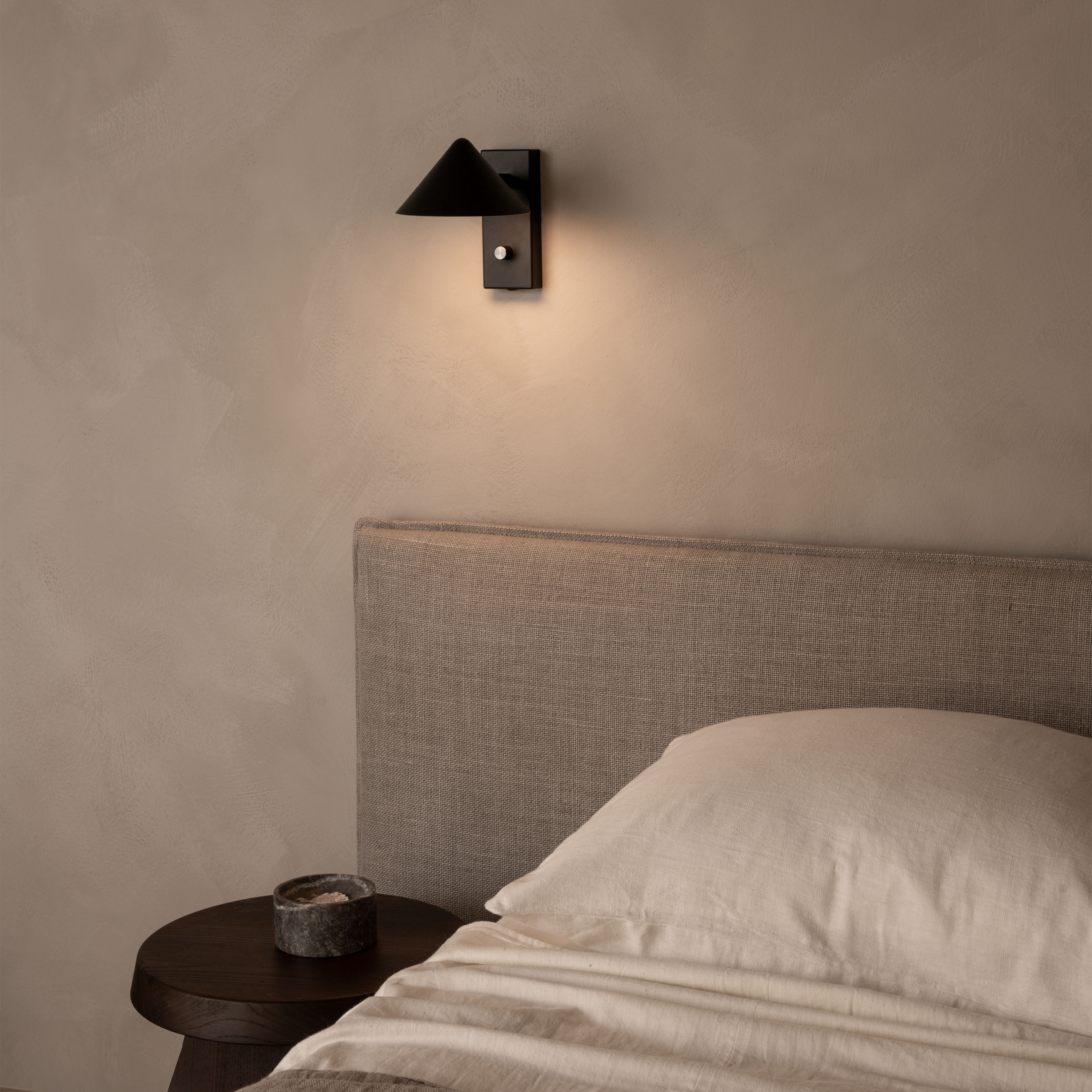 Watt &amp; Veke Kuro Wandleuchte Black 16cm