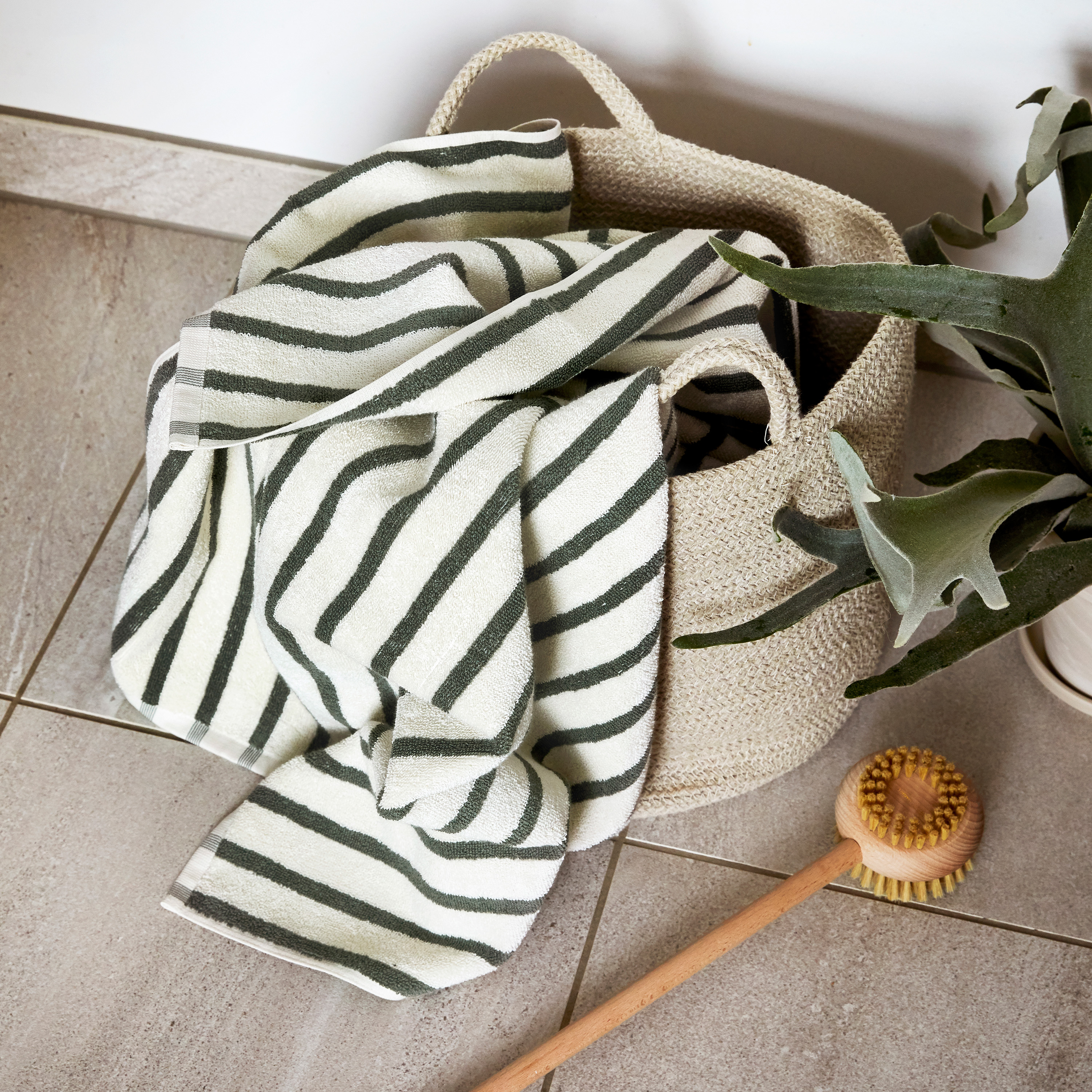 Høie Everyday Stripe Handduk Nordisk Grön 70x140