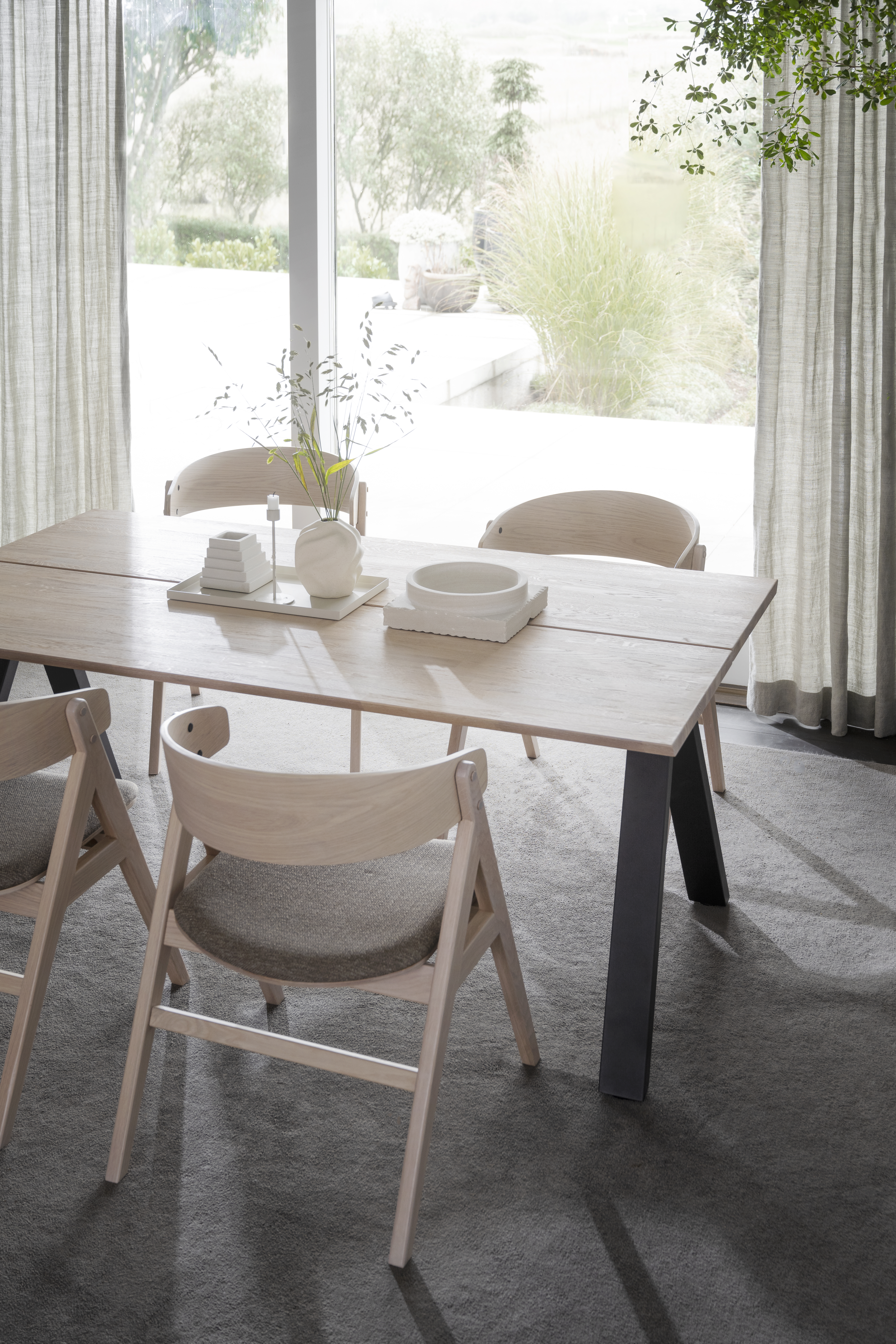 Rowico Home Carradale Esstisch Weiß pigmentierte Eiche/Schwarz 170cm