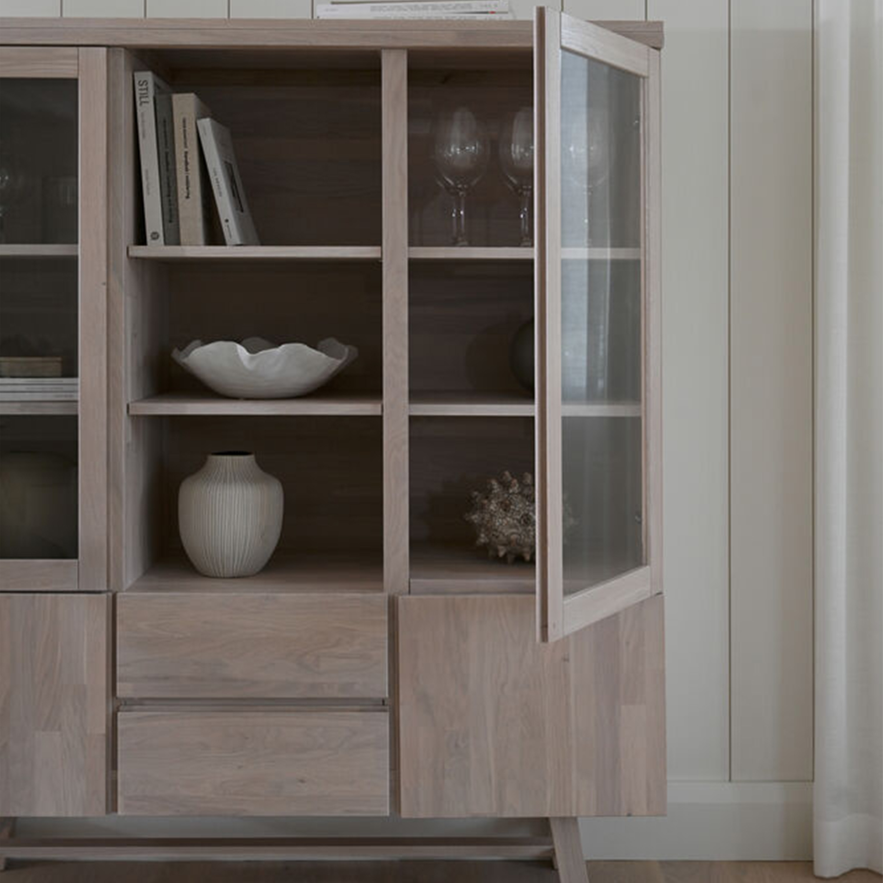 Rowico Home Brooklyn Vitrinskåp Vitpigmenterad Ek