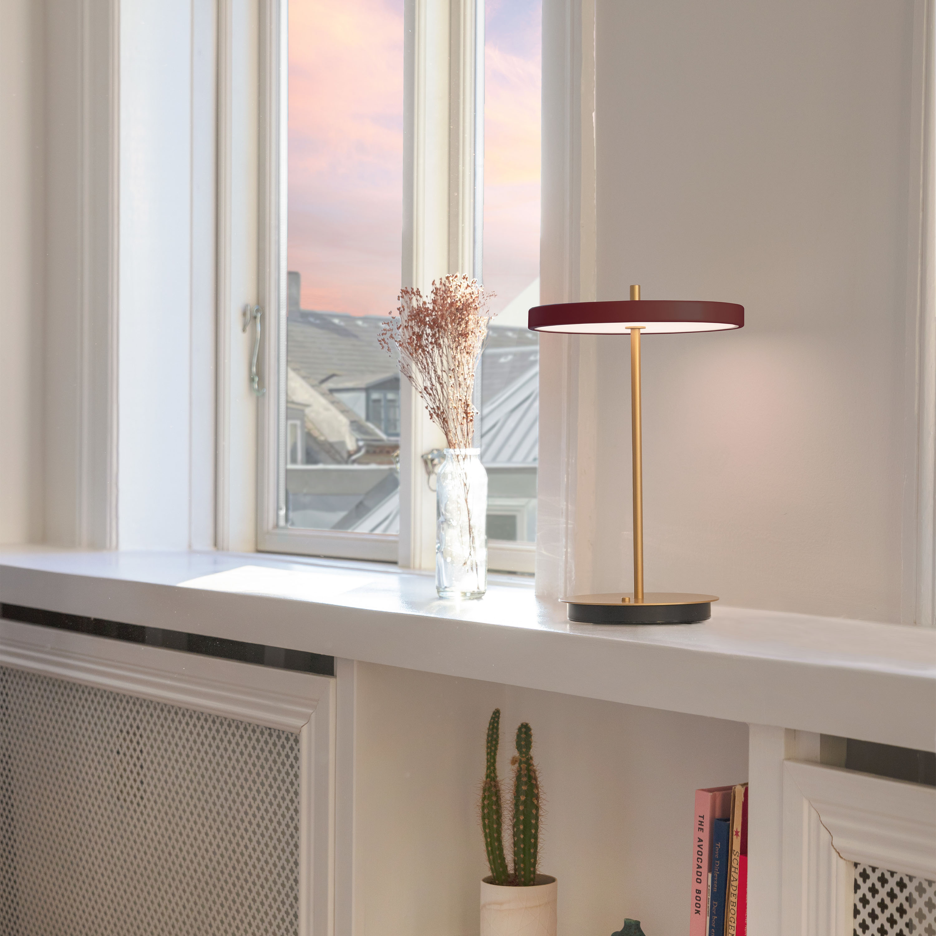 Umage Asteria Move Tragbare Tischlampe Ruby Red