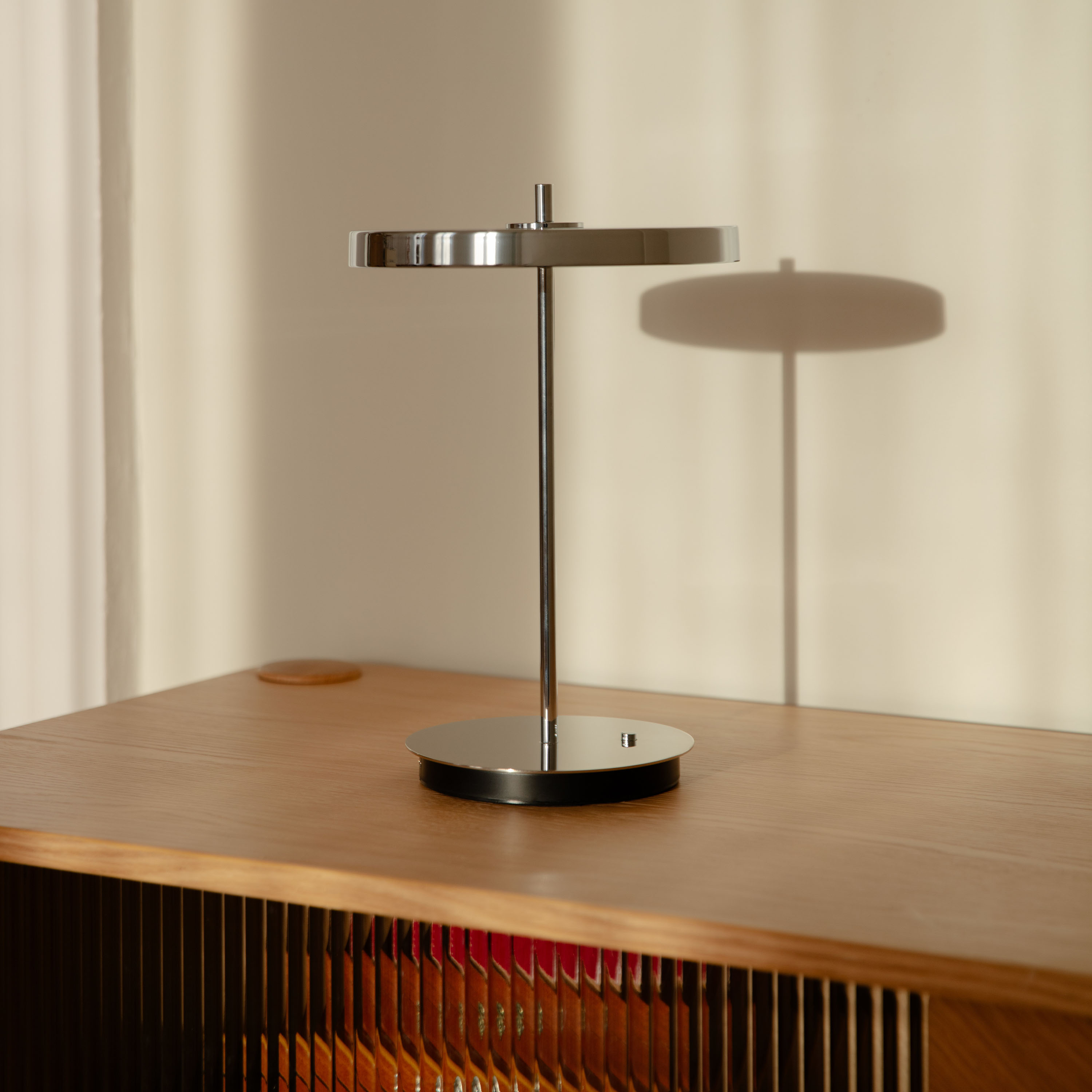 Umage Asteria Move Monochrome Portabel Bordslampa Steel