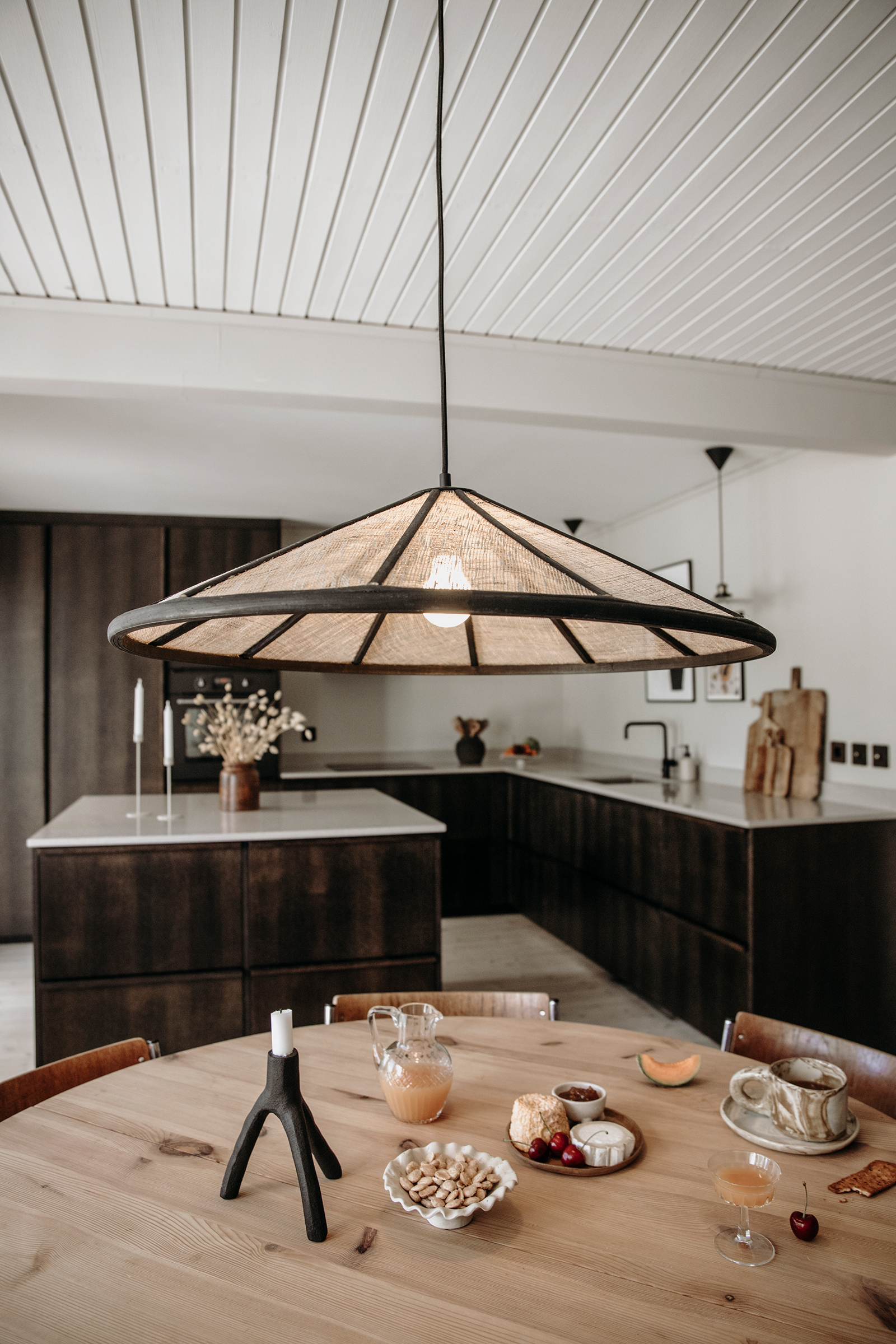 Globen Lighting Akira Taklampe Svart/Natur 70 cm