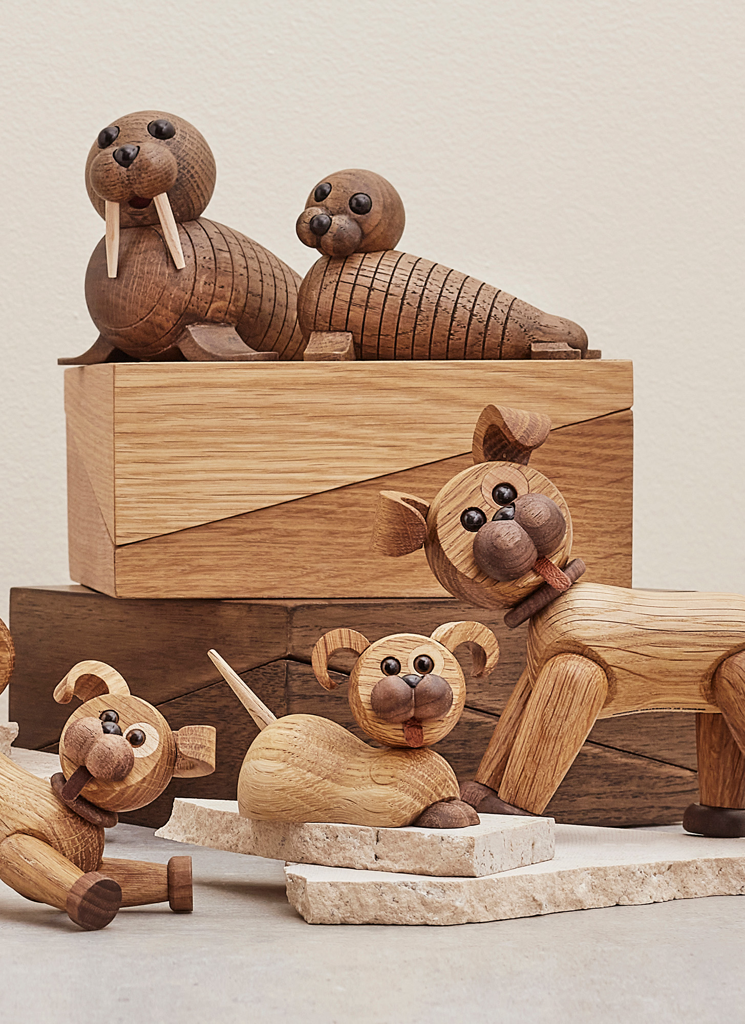 Spring Copenhagen Happy Dog Dekorasjon Eik 13.5cm