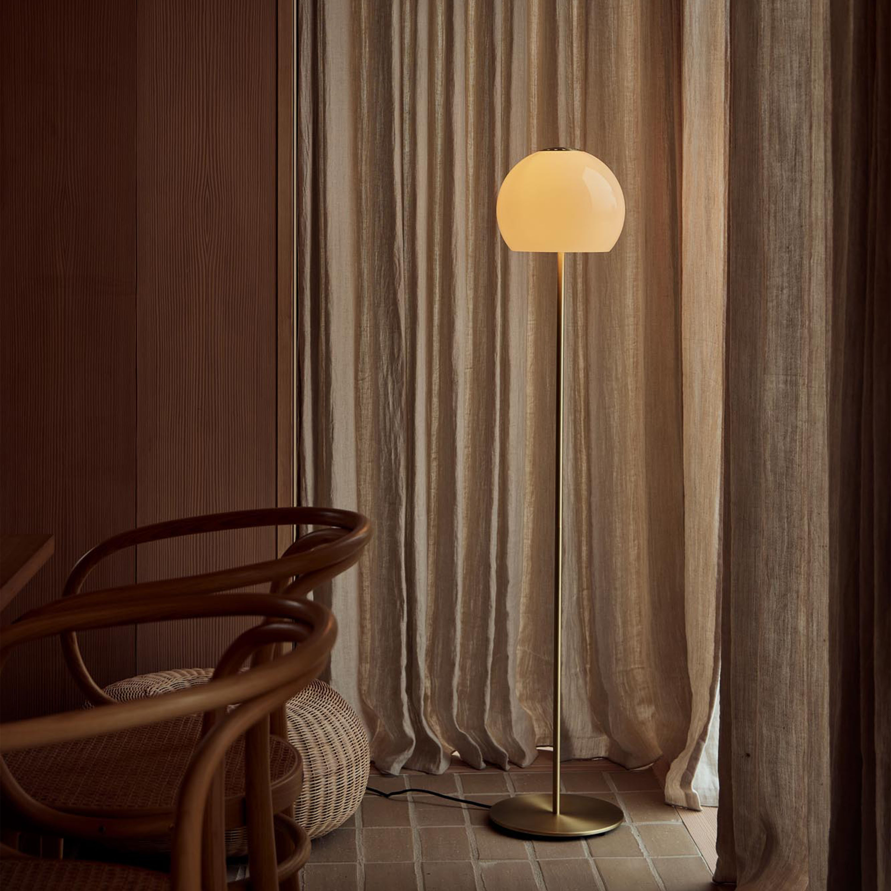 Frandsen Ball Glass Lattiavalaisin Sand Grey Ø25