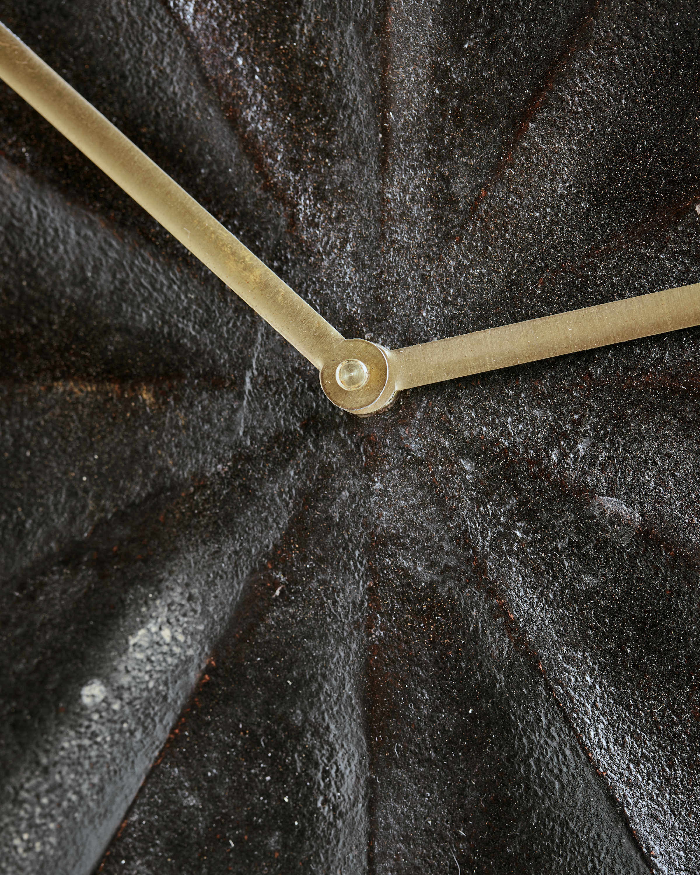 House Doctor Show Uhr aus gebrüntem Messing