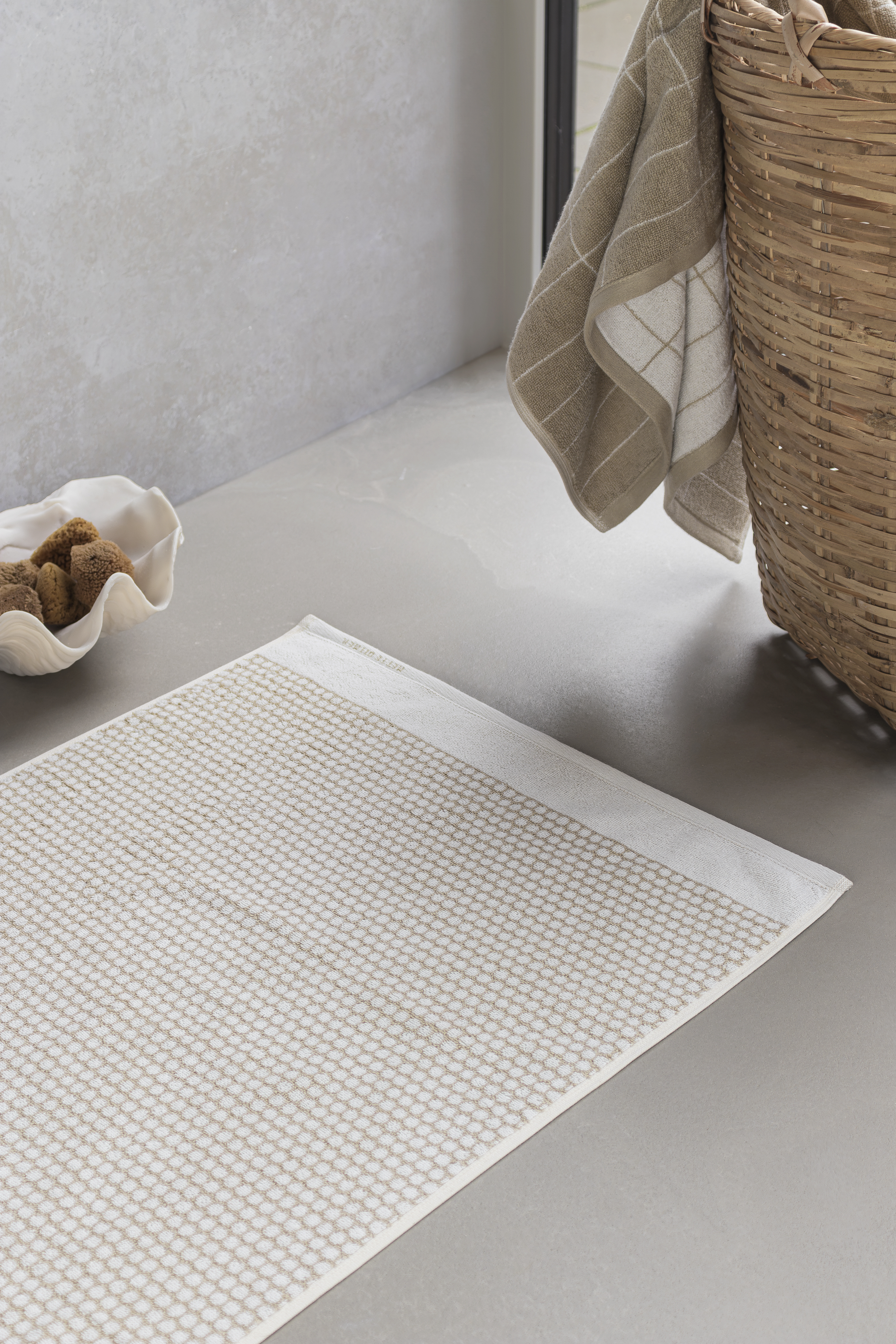 Mette Ditmer Grid Badezimmerteppich Sand/Offwhite 50x80