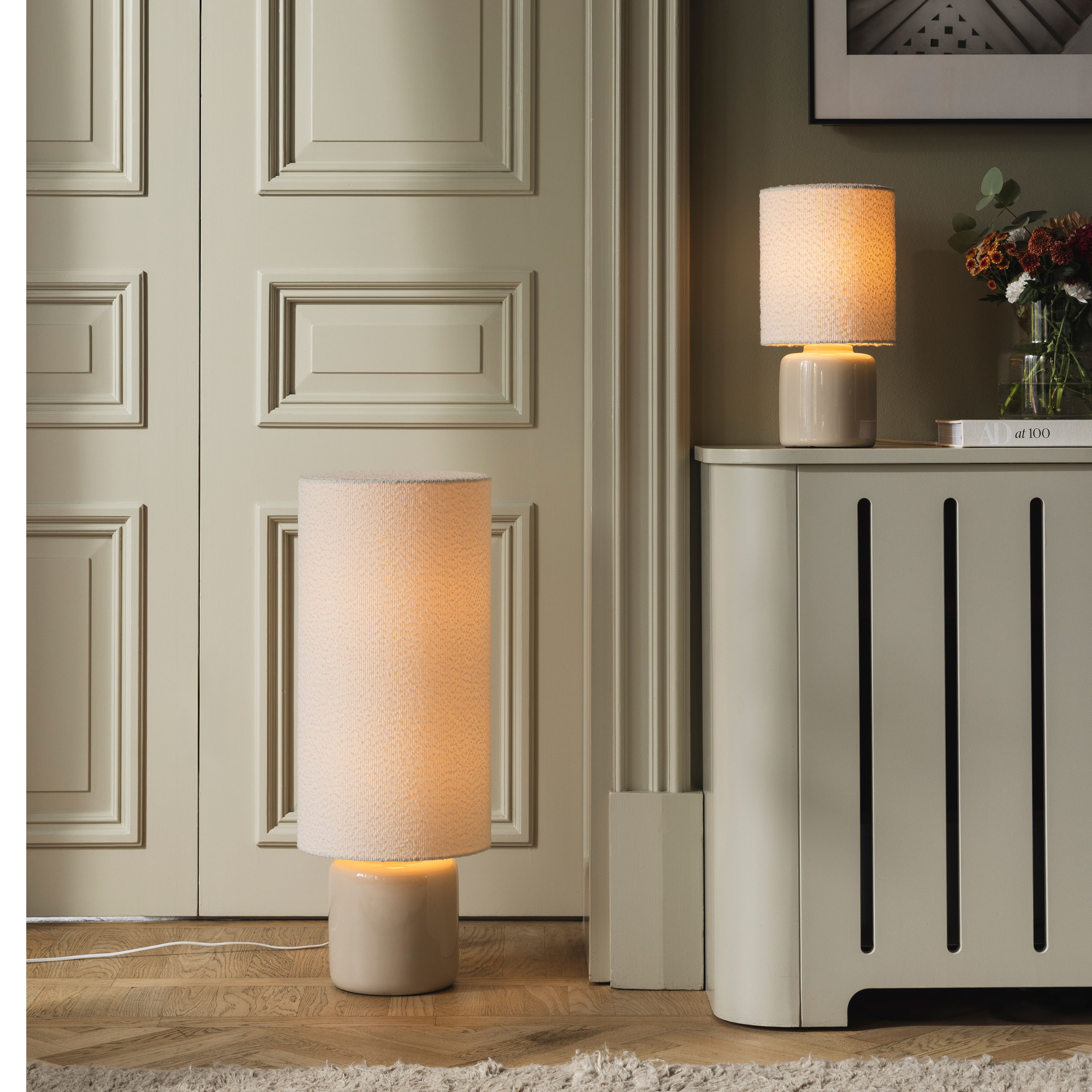 Globen Lighting Florian Bordlampe Hvit Bouclé/Beige 39cm