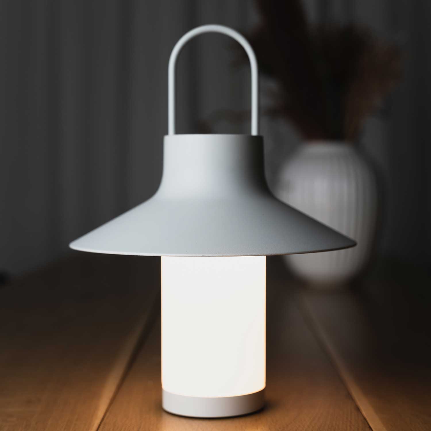 LOOM Design Shadow Ladattava Pöytävalaisin White Ø25