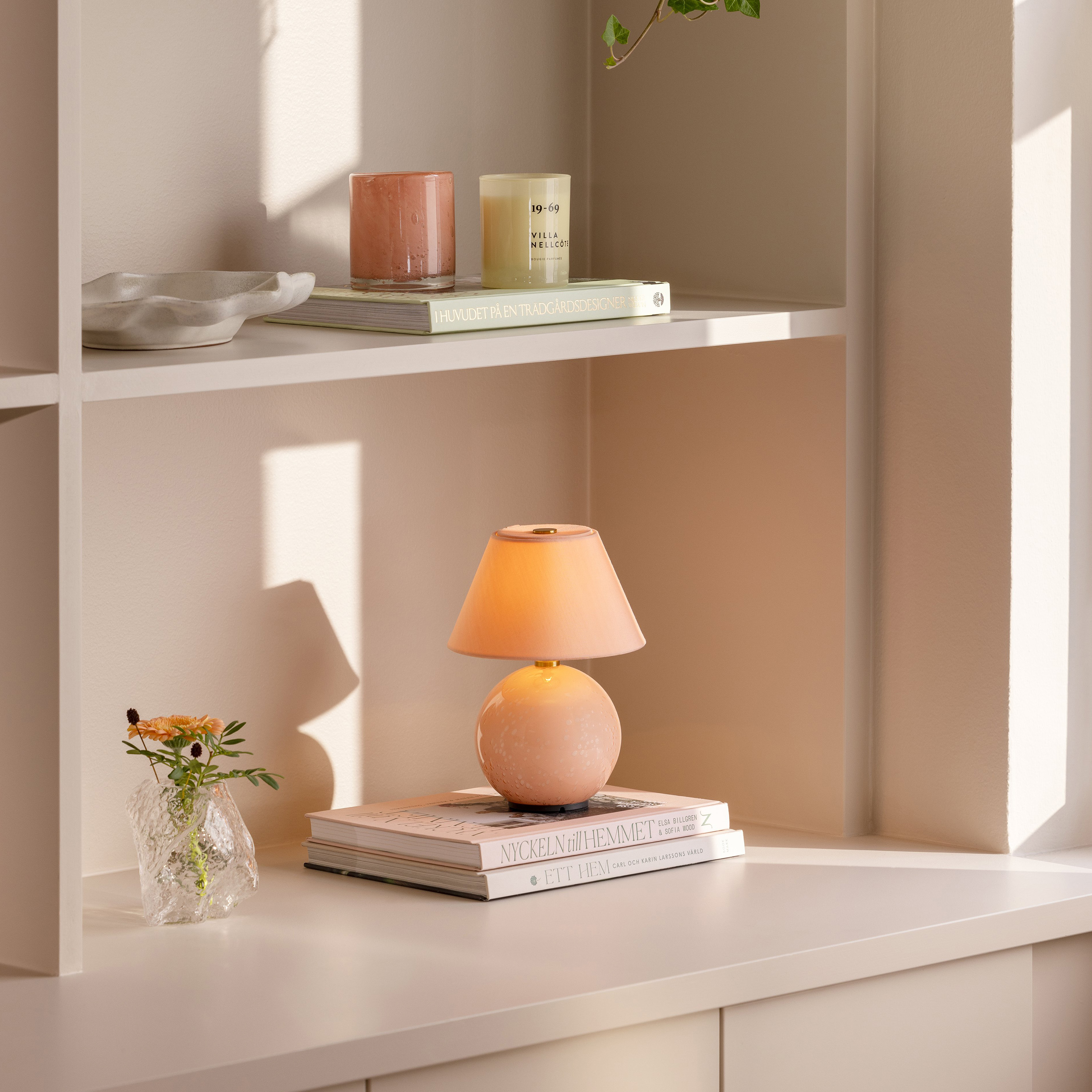 Globen Lighting Iris Portabel Bordslampa Blush