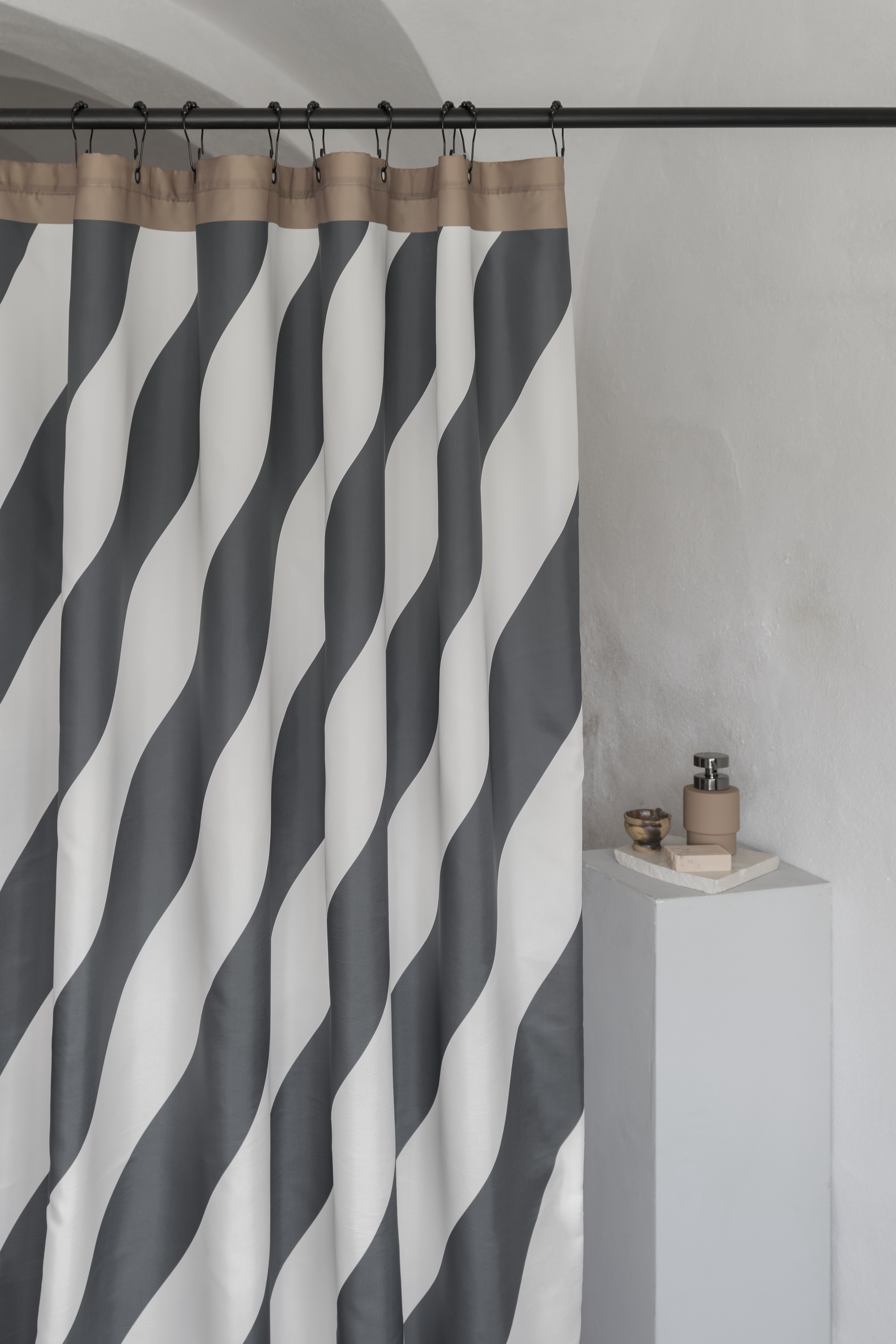 Mette Ditmer Diagonal Duschdraperi Dark Grey