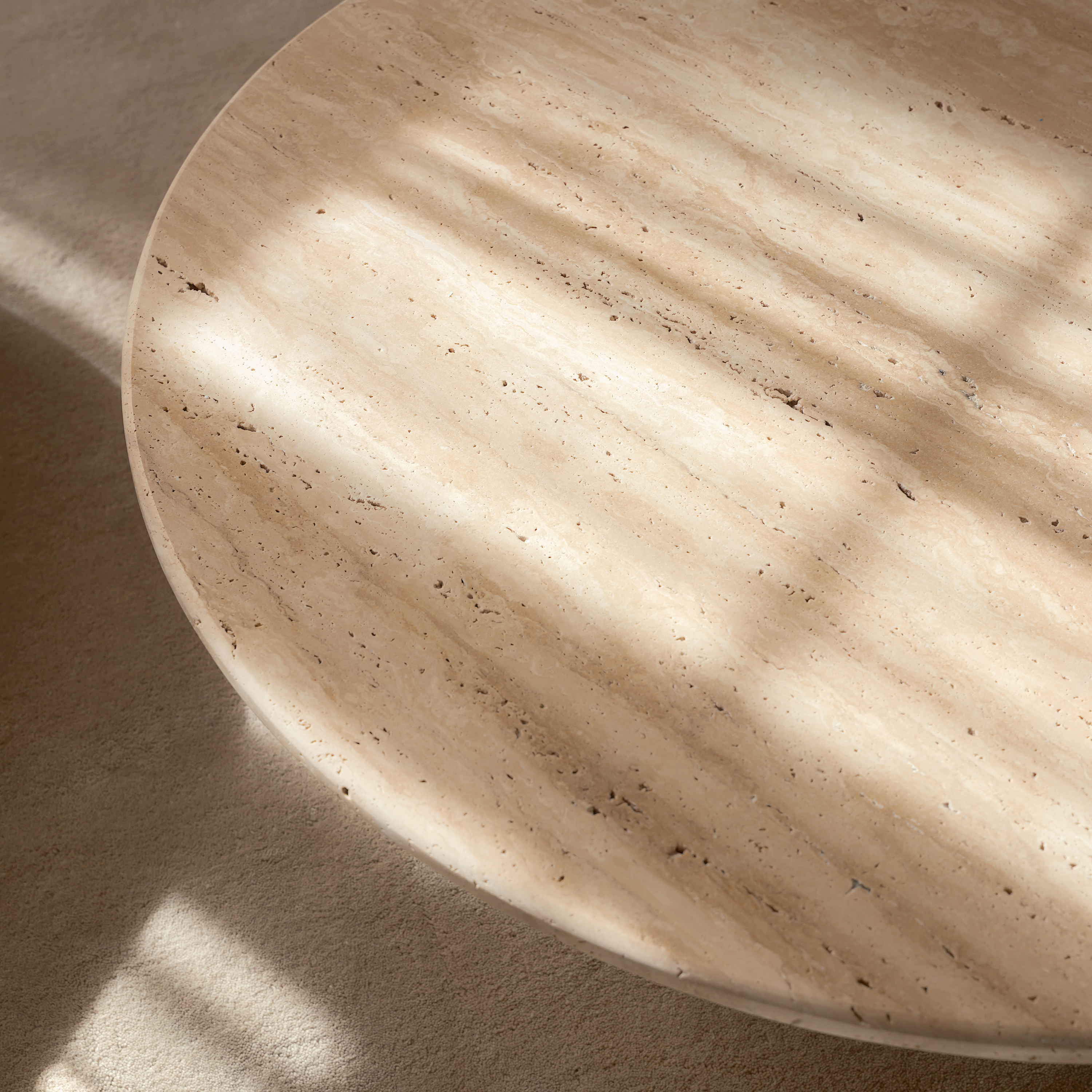 Sleepo Collection Nicola Soffbord Travertin Ø95