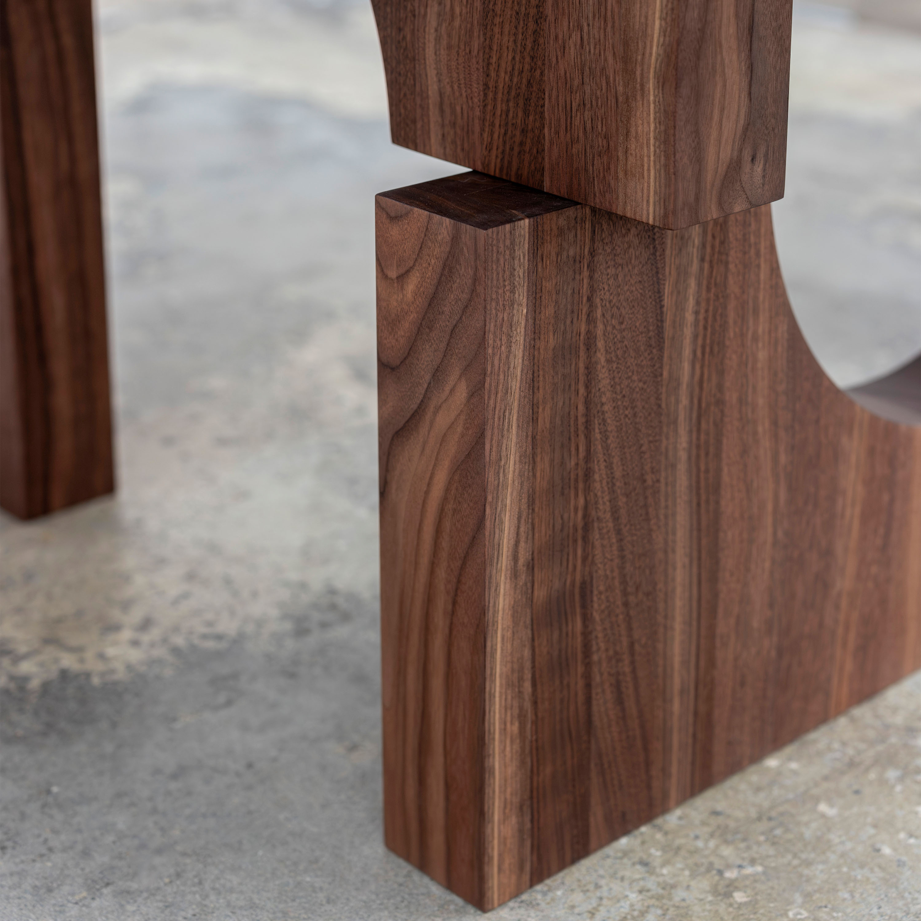 Tinted Sanders Matbord Walnut Ø160