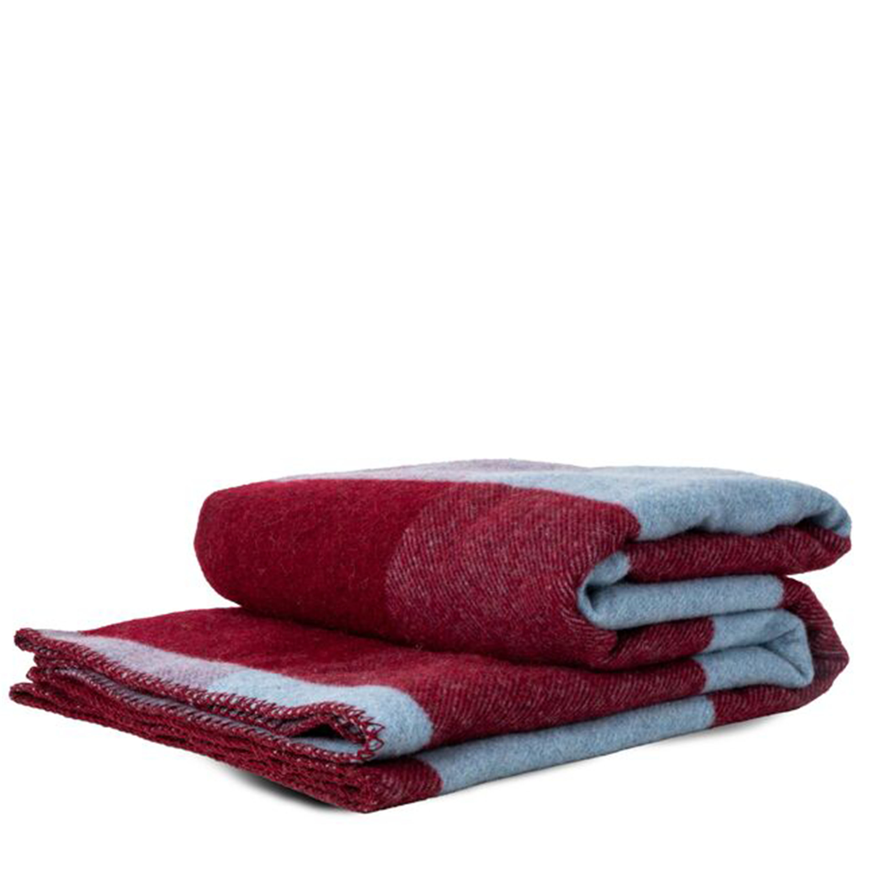 Embrace Pledd Lys Blå/Bordeaux 130x200