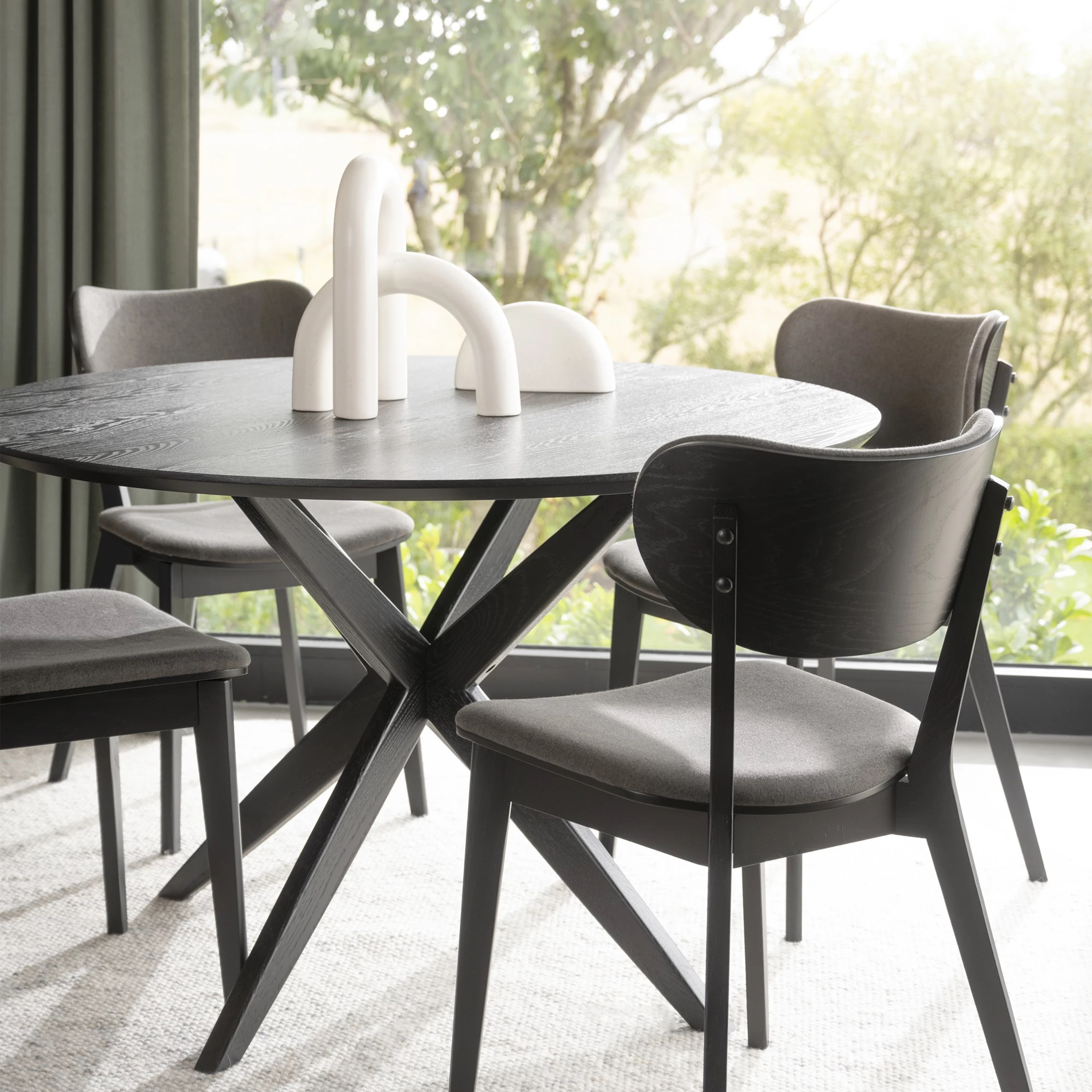 Rowico Home Calverton Matbord Svart Ø120