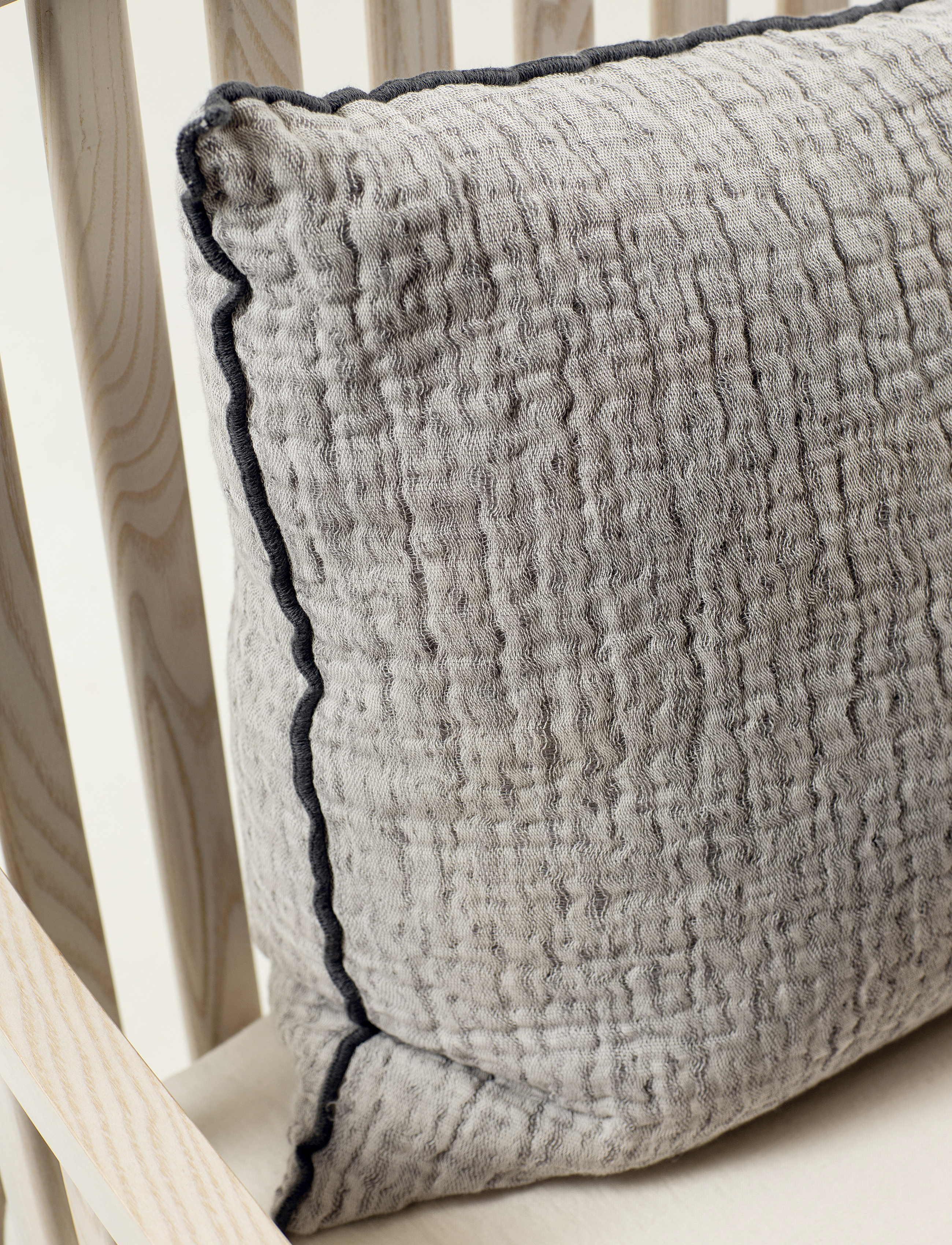 Himla Pauline Kuddfodral Shadow 50x50