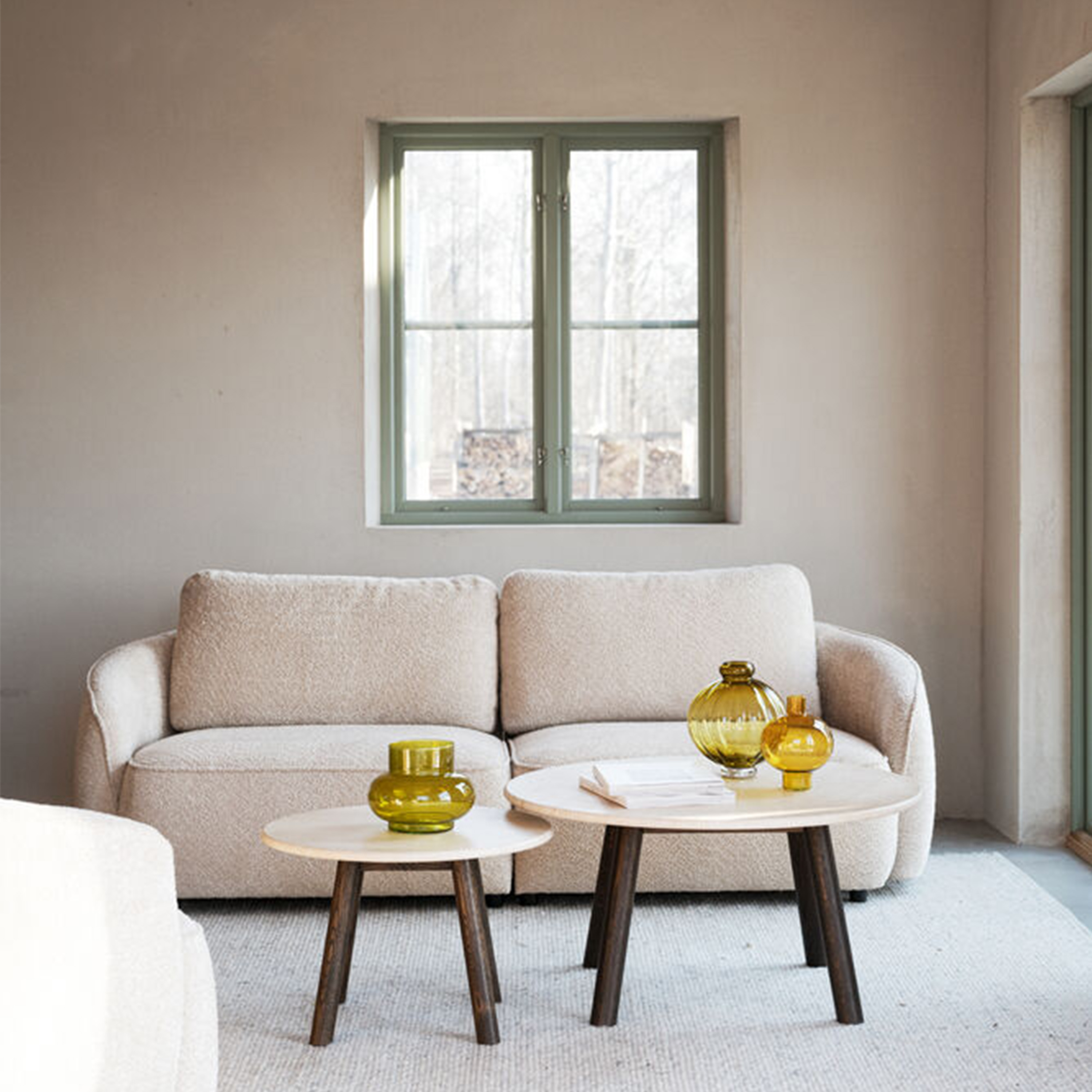 Rowico Home Taransay Soffbord Beige Travertin/Brun Ek Ø90