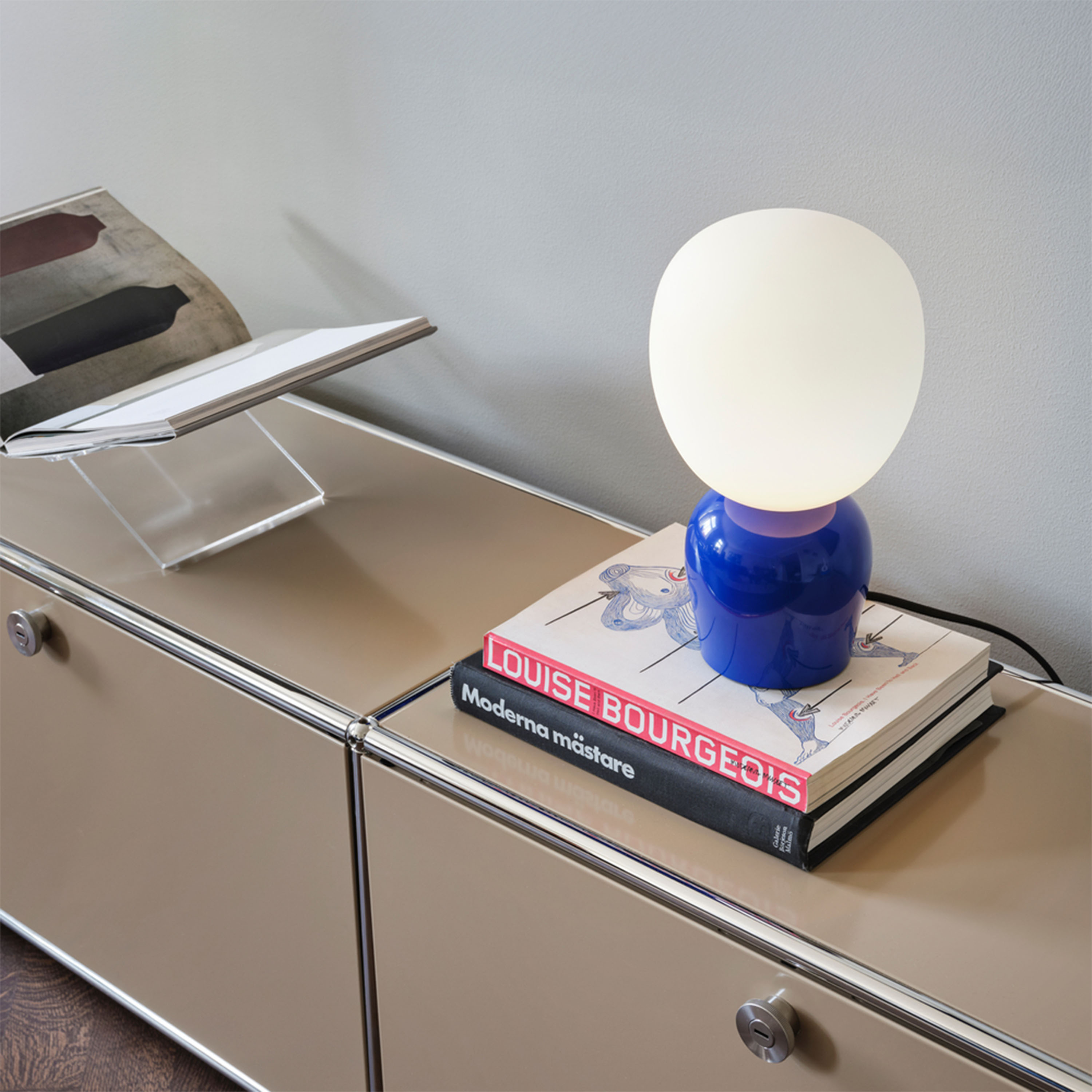 Belid Buddy Bordlampe Ultramarinblå/Opalglass 33cm