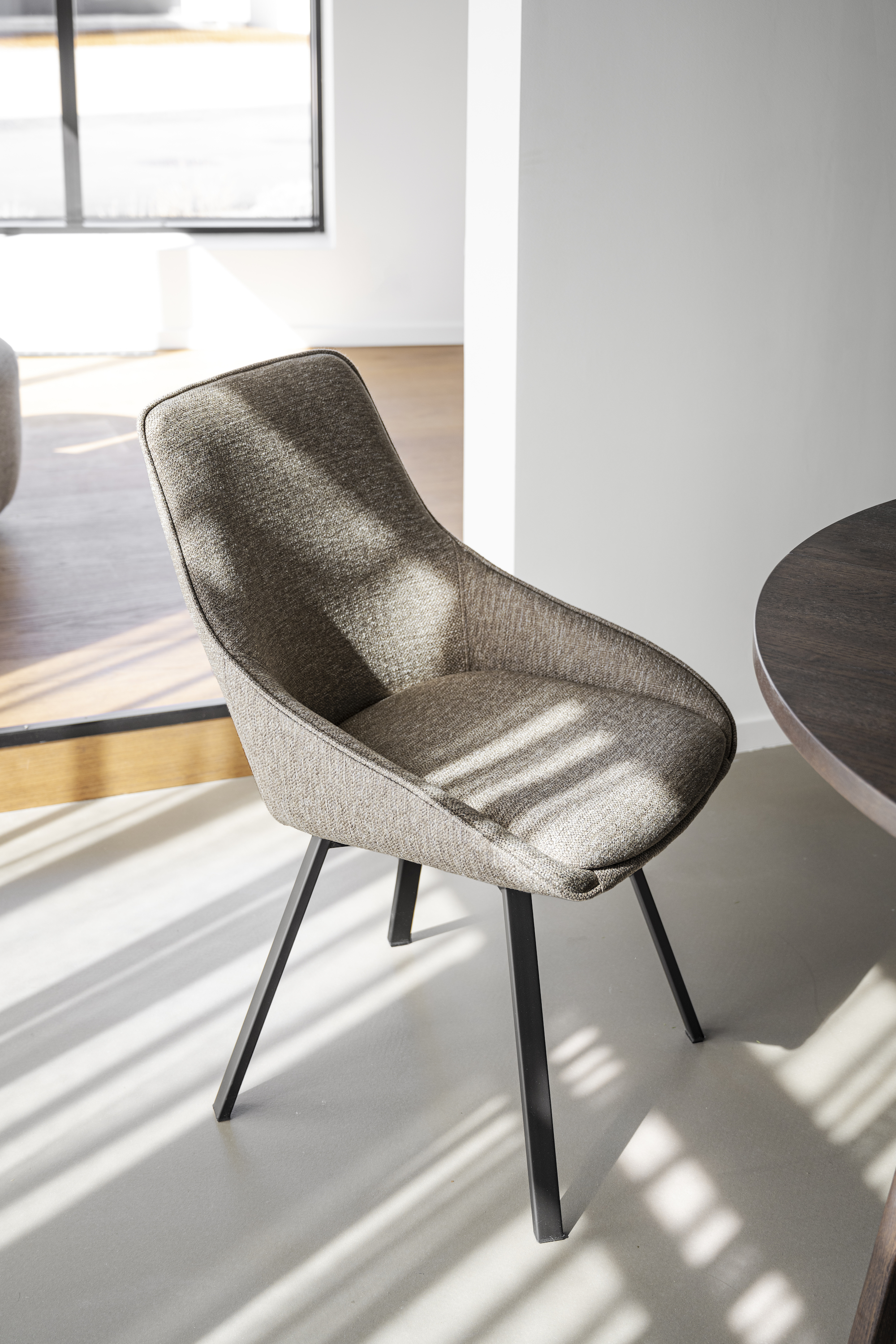 Rowico Home Alison Matstol Mörkbeige/Svart