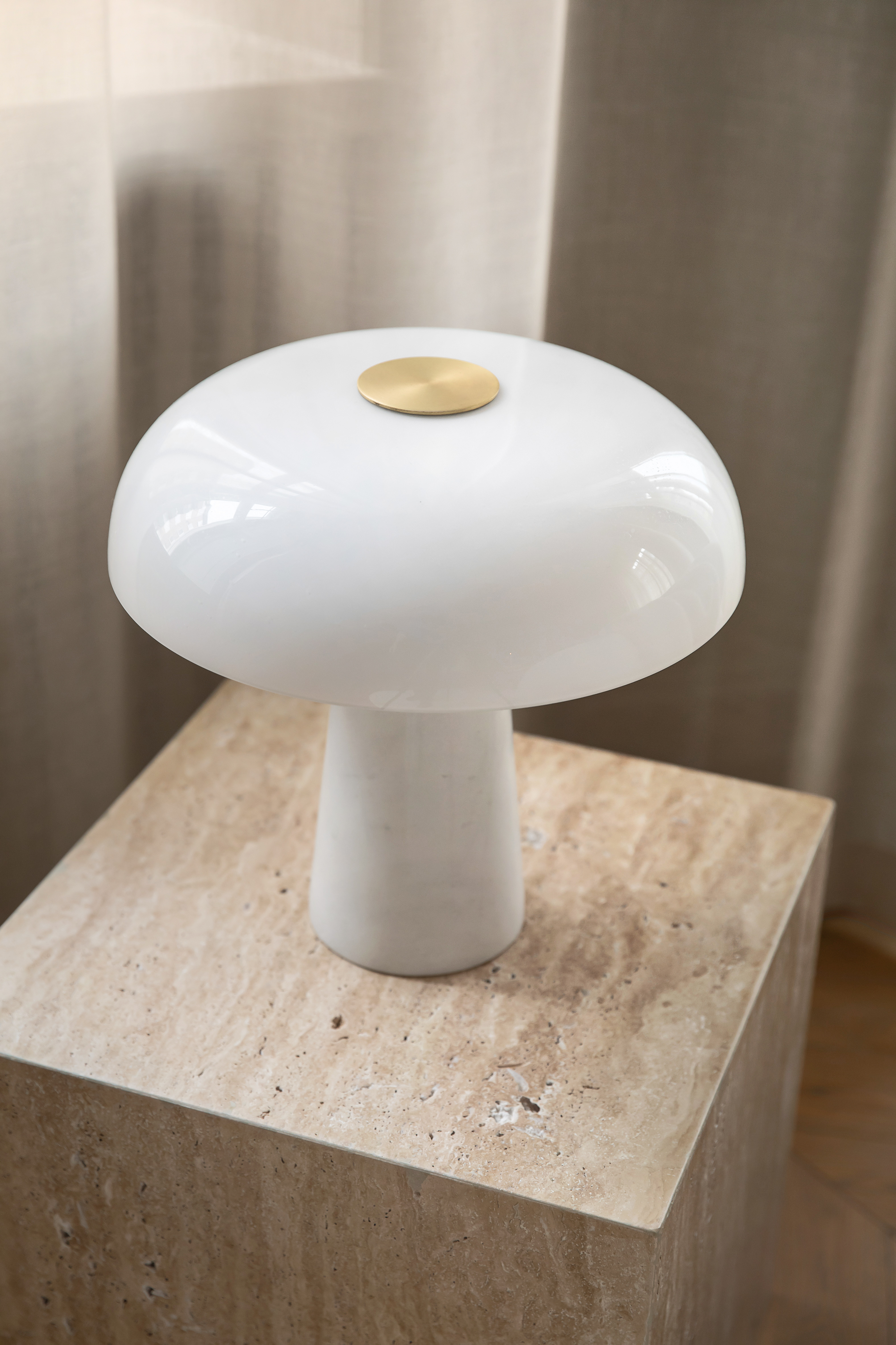 Design For The People Glossy Bordlampe Opalhvit