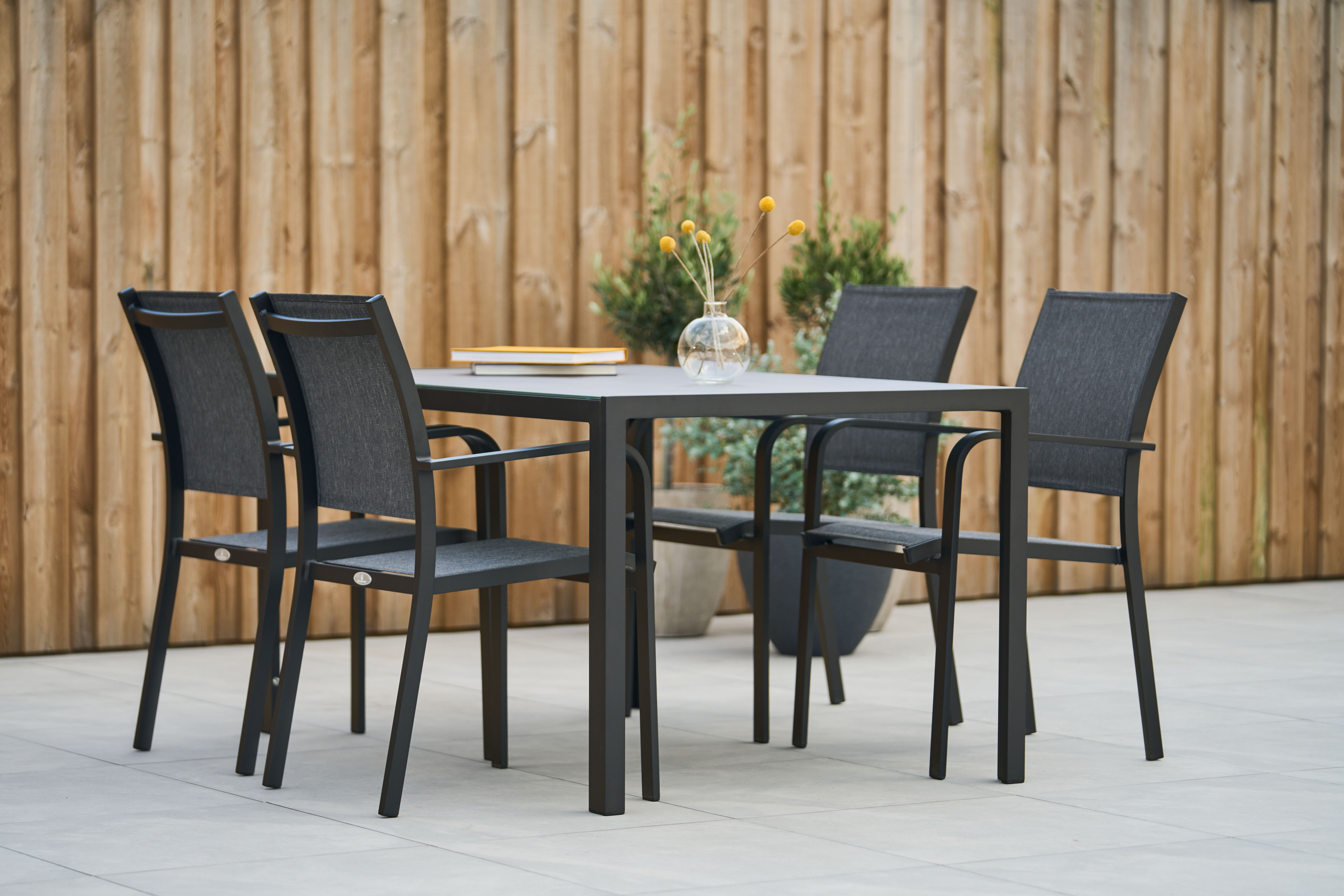 Hillerstorp Hånger Esstisch Schwarz 140x90