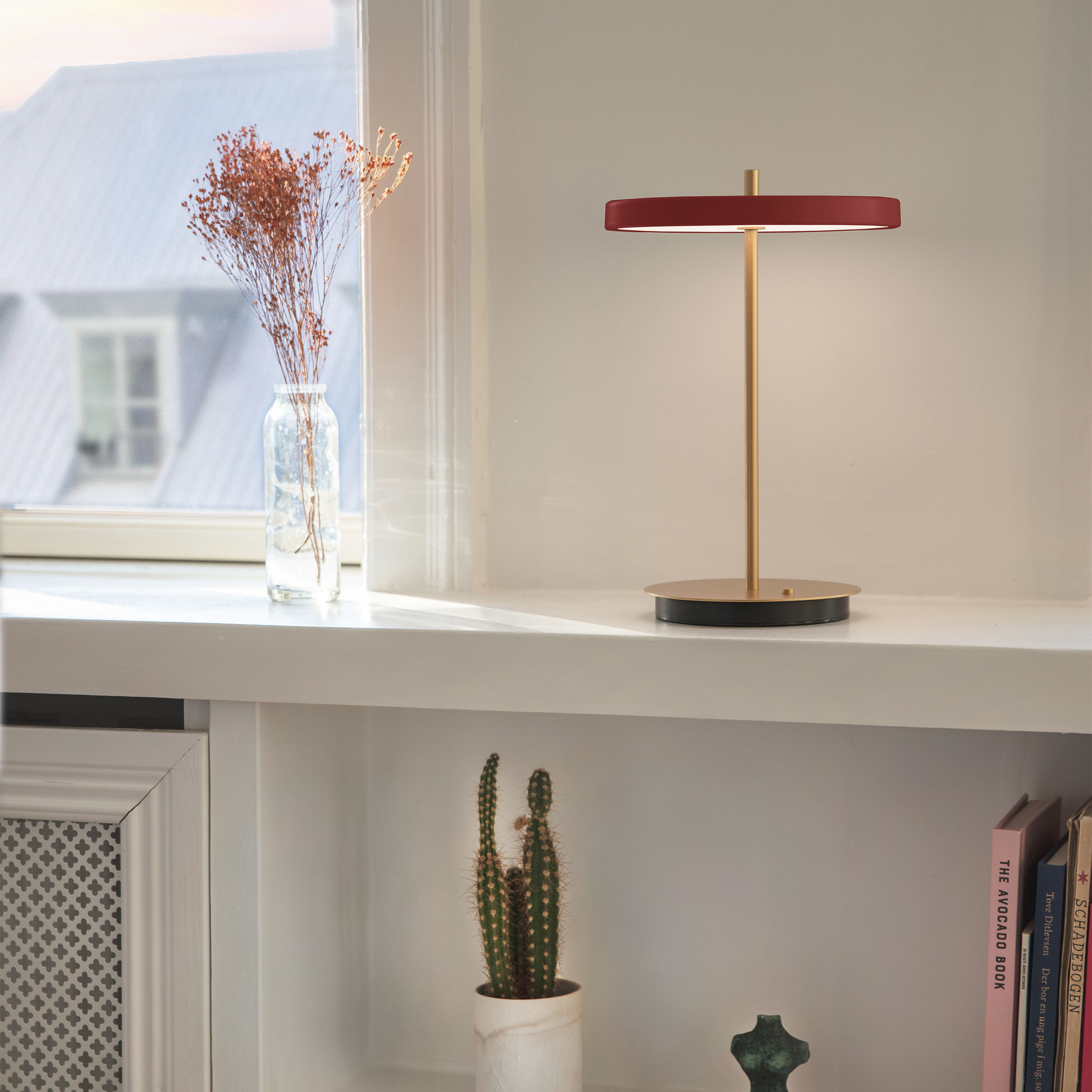 Umage Asteria Move Tragbare Tischlampe Ruby Red