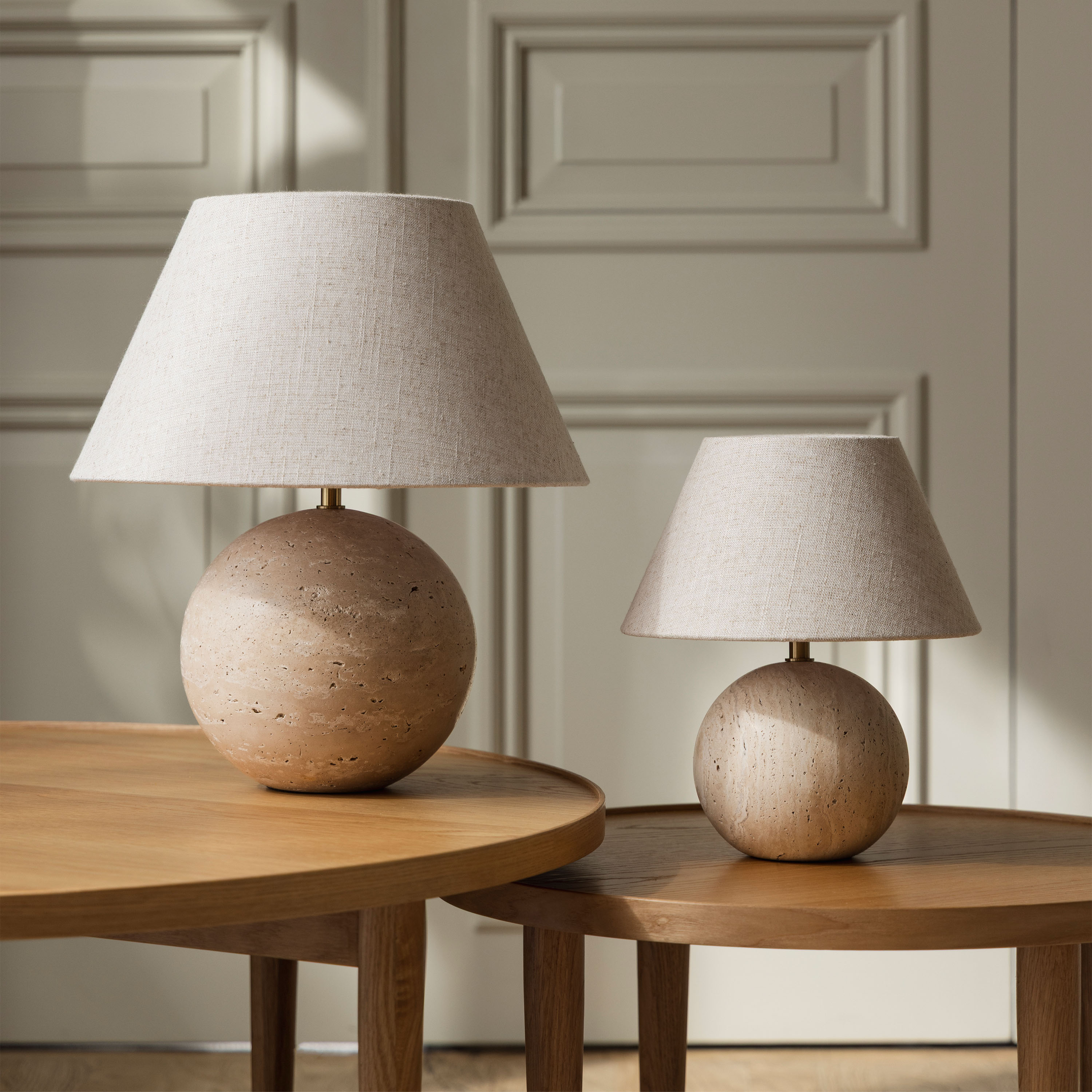 Globen Lighting Castello Bordslampa Beige travertin 35cm