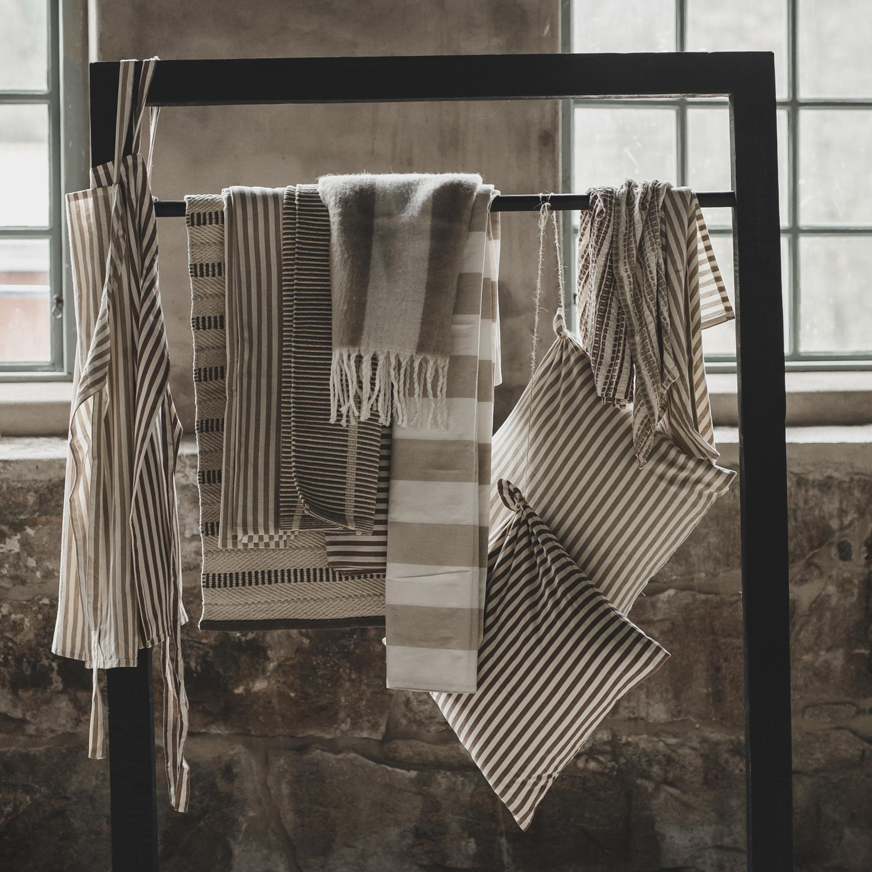 Jakobsdals Cuisine duk brun 280x140