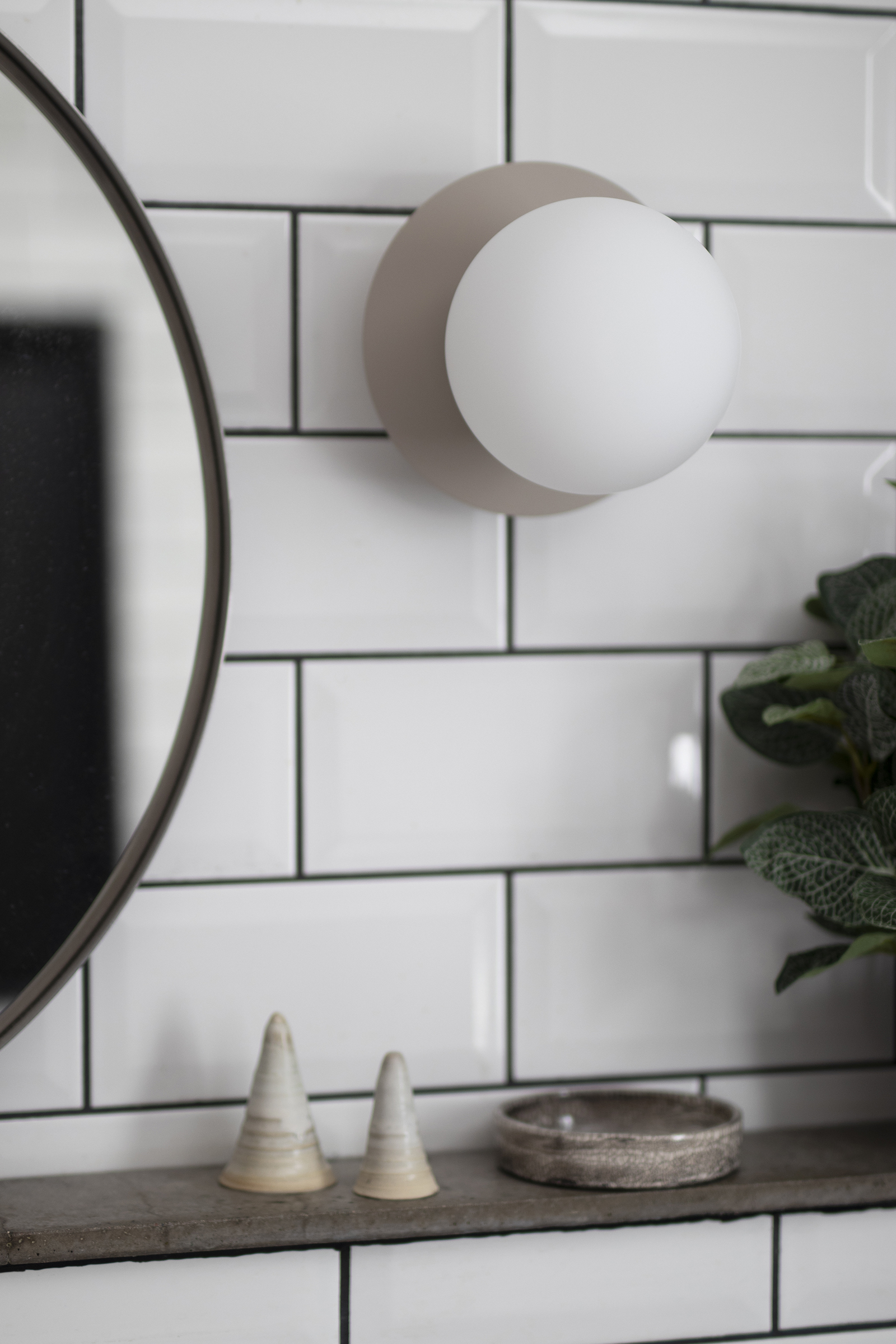 Globen Lighting Art Deco Wandleuchte/Deckenleuchte Schlamm/Weiß Ø16