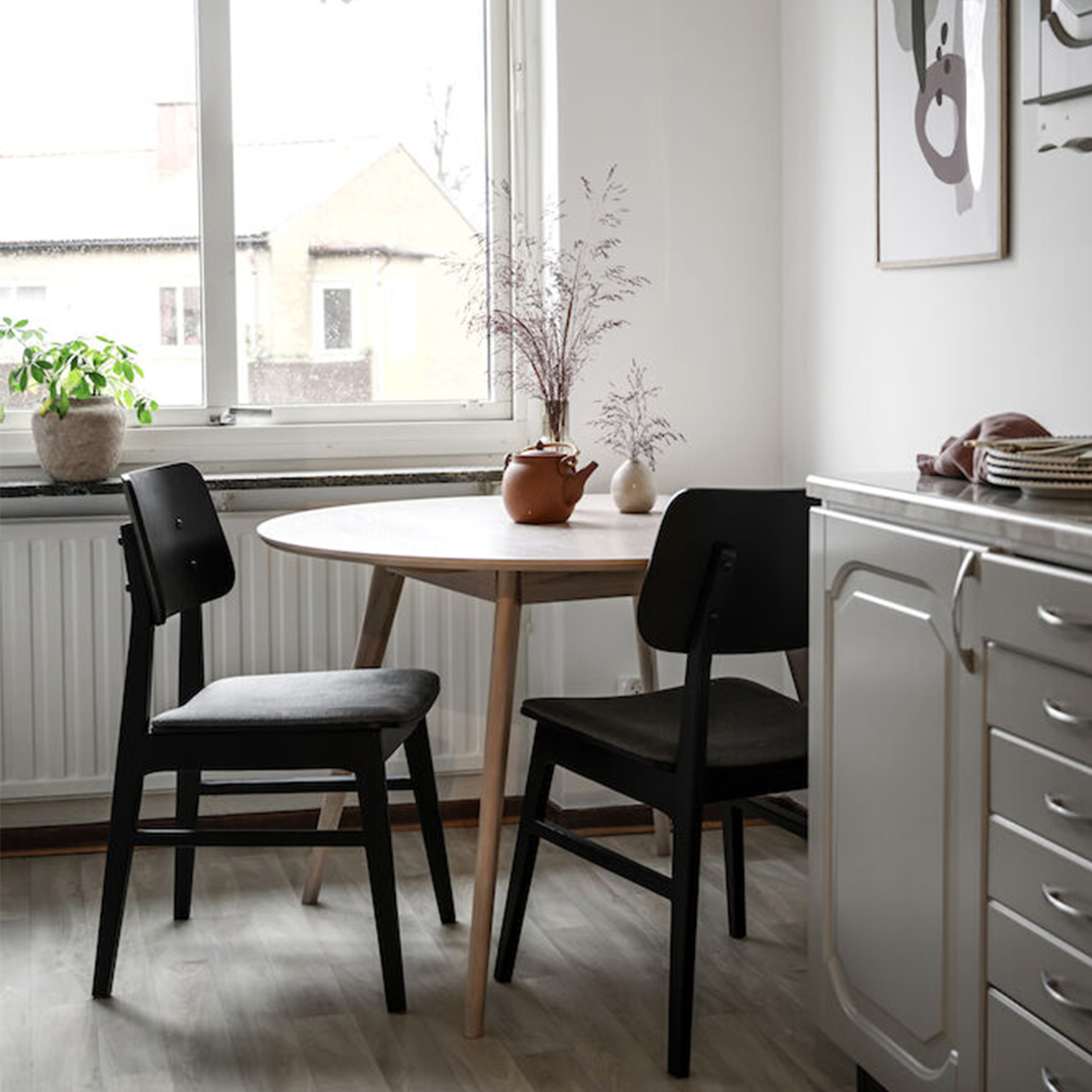 Rowico Home Yumi Matbord Ek Ø115