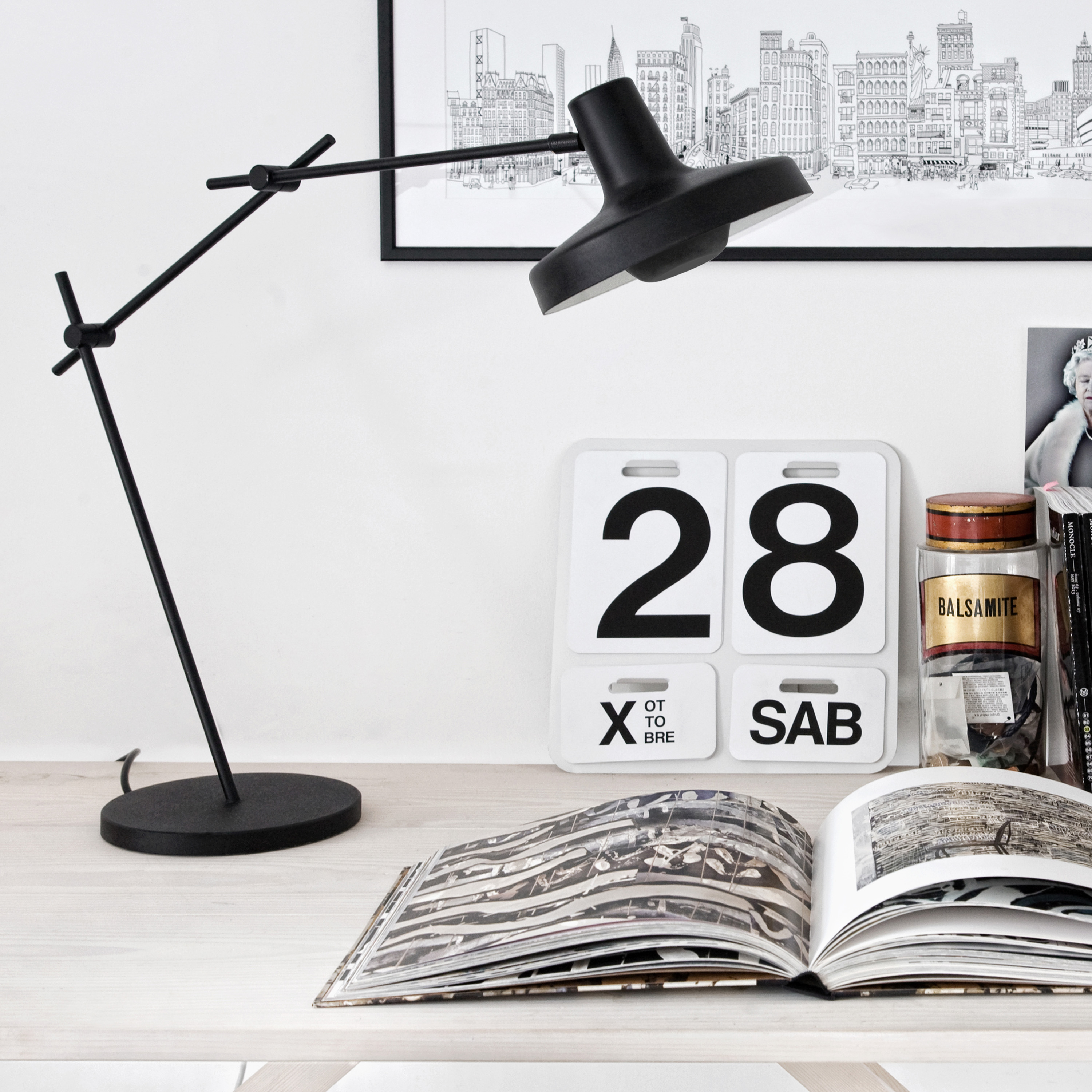 Grupa Arigato Tischleuchte Black