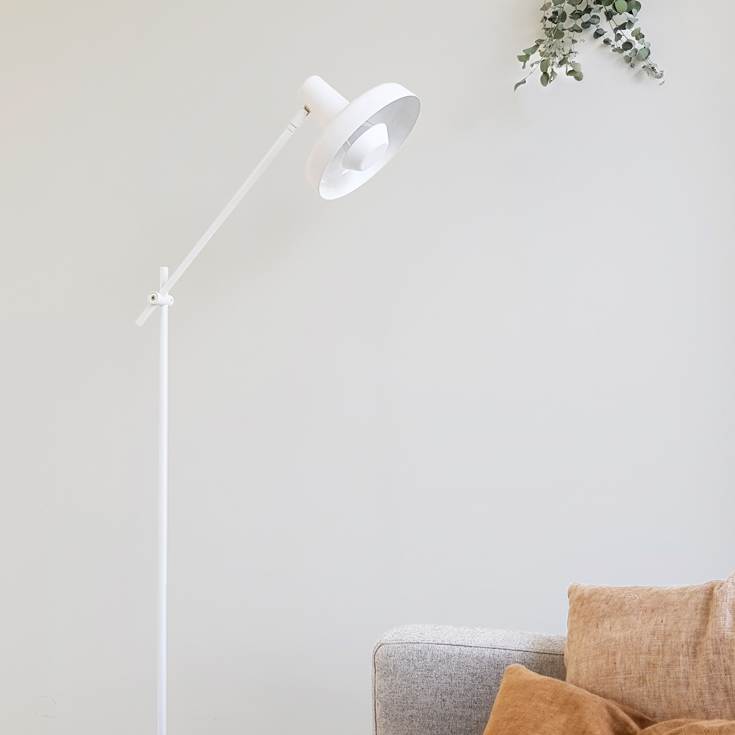 Grupa Arigato Stehleuchte Palace White