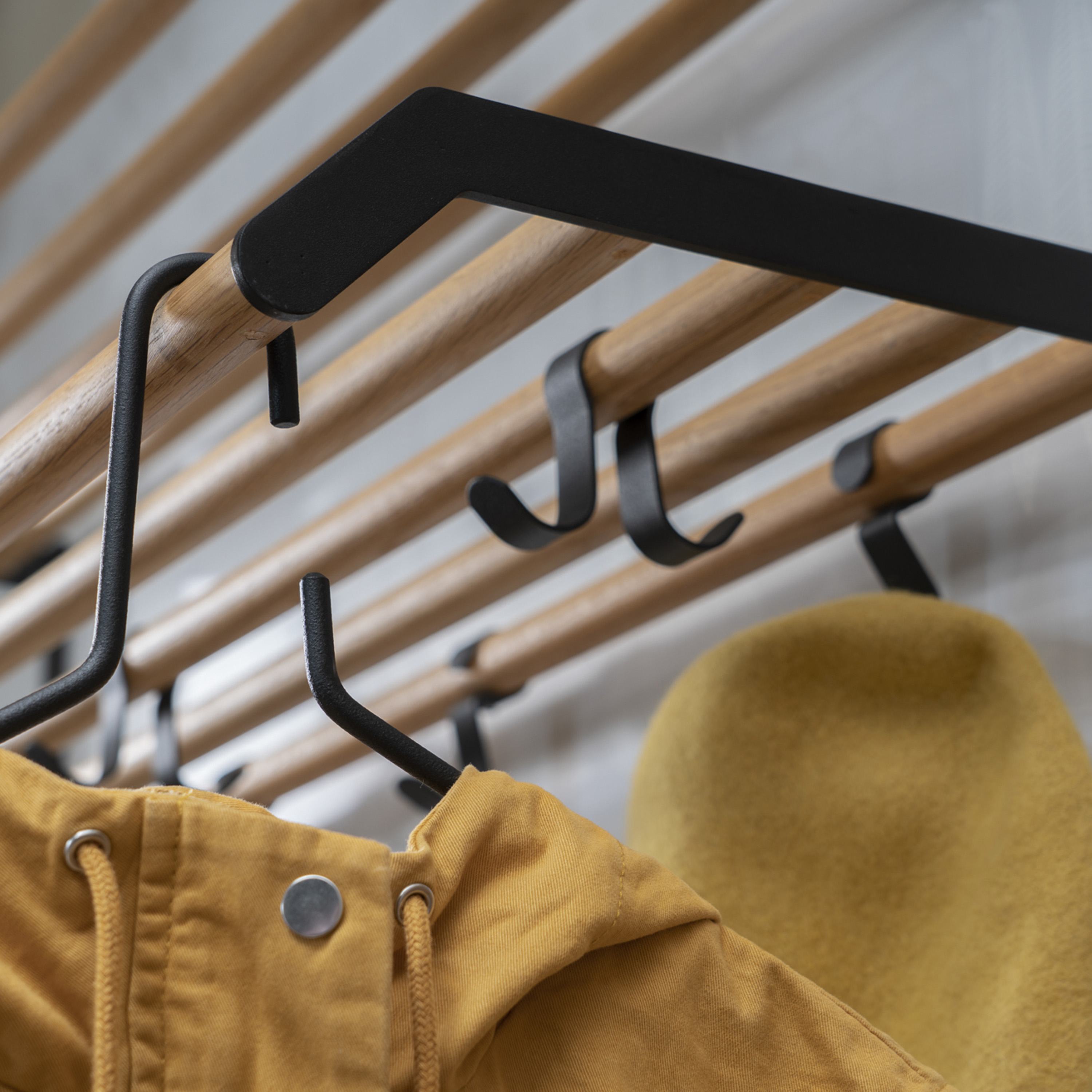 Essem Design Tamburin Hatthylla Ek/Svart 100cm