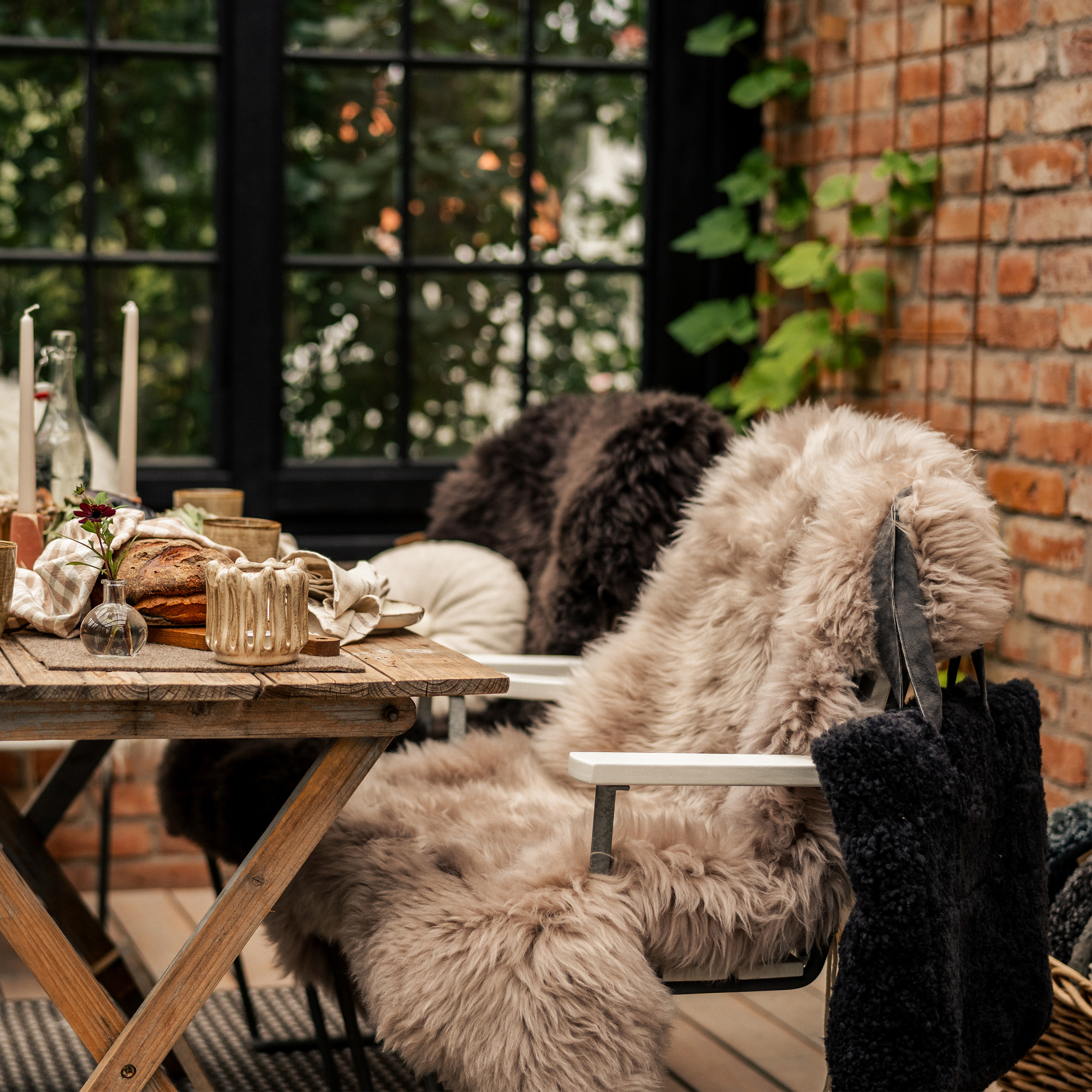 Shepherd Livia Pitkäkarvainen lampaannahka Tummanruskea 105x70