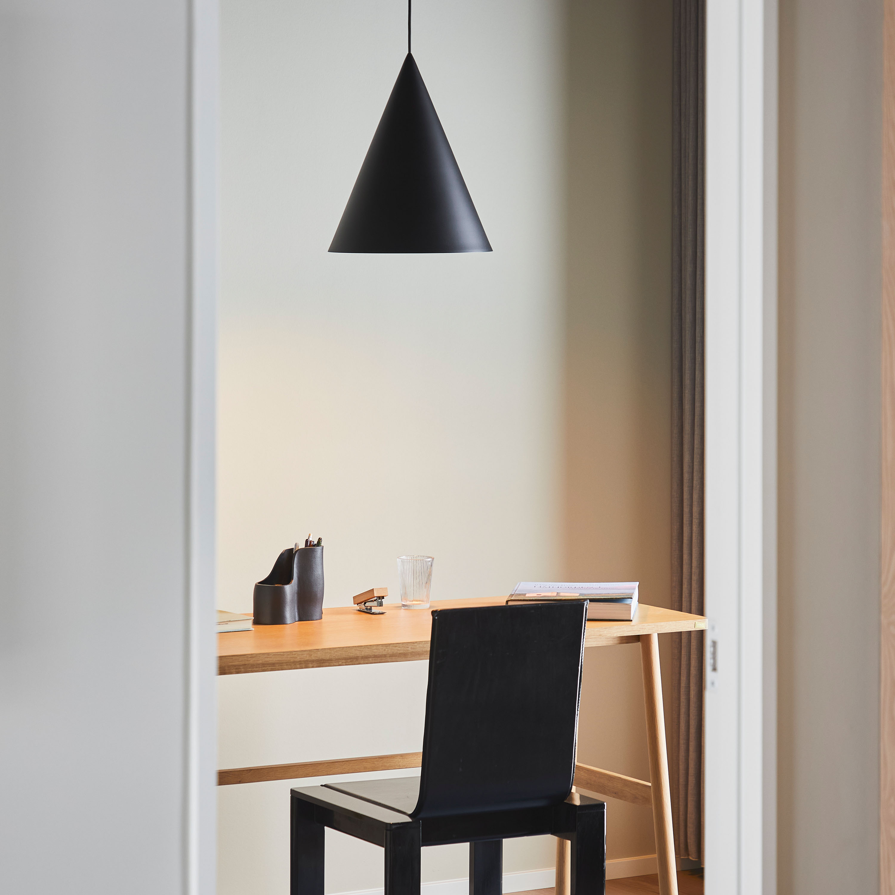 LOOM Design Hanzu So Taklampa Black Ø35