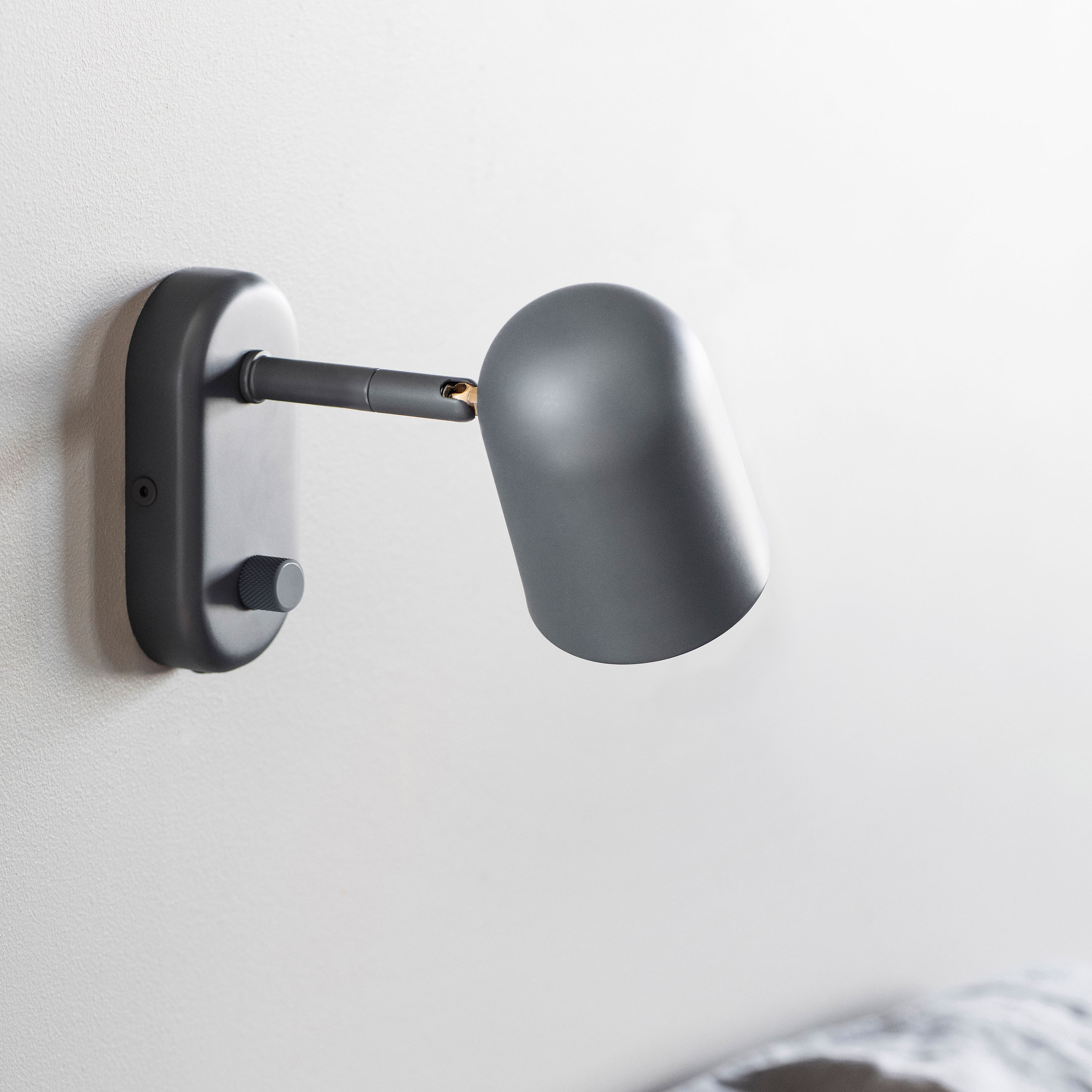 Northern Buddy Vegglampe Dark Grey