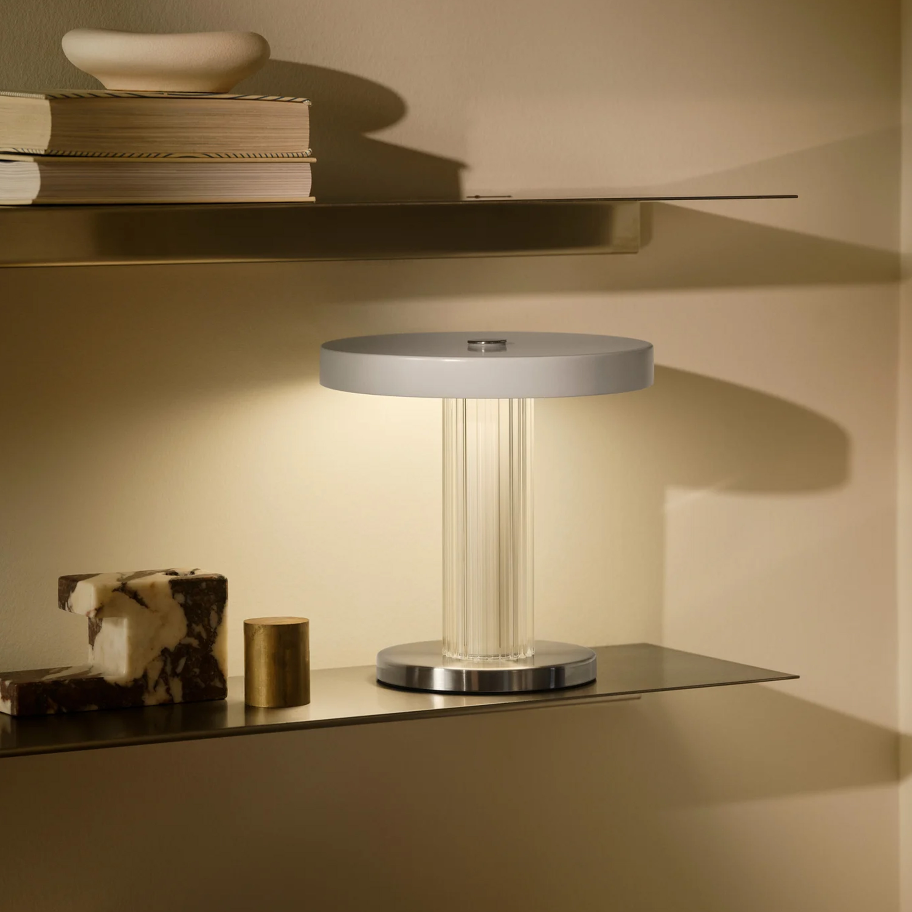 Design For The People Trezzi Bærbar Bordlampe Hvit