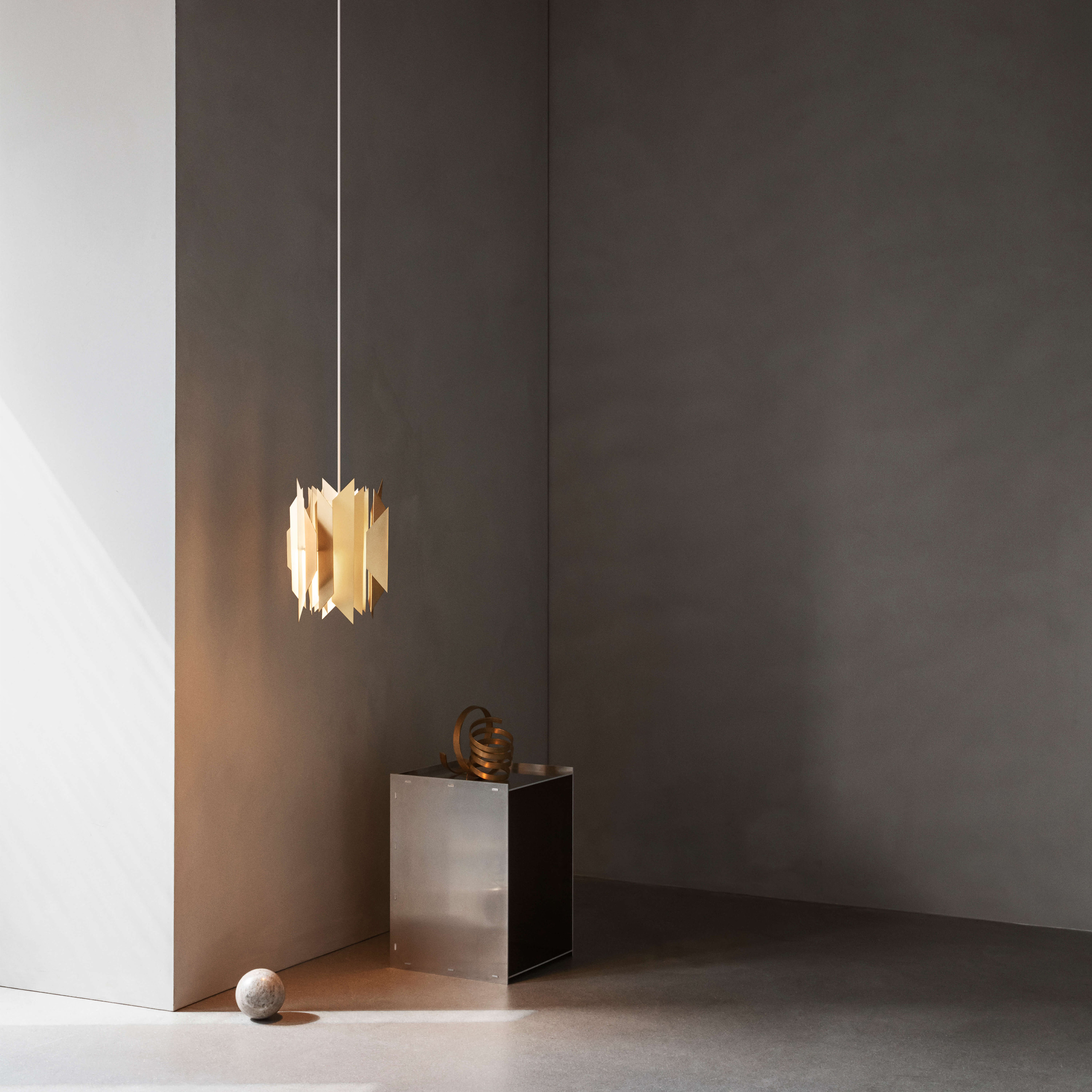 LYFA Divan 2 Kattovalaisin Messinki 24cm