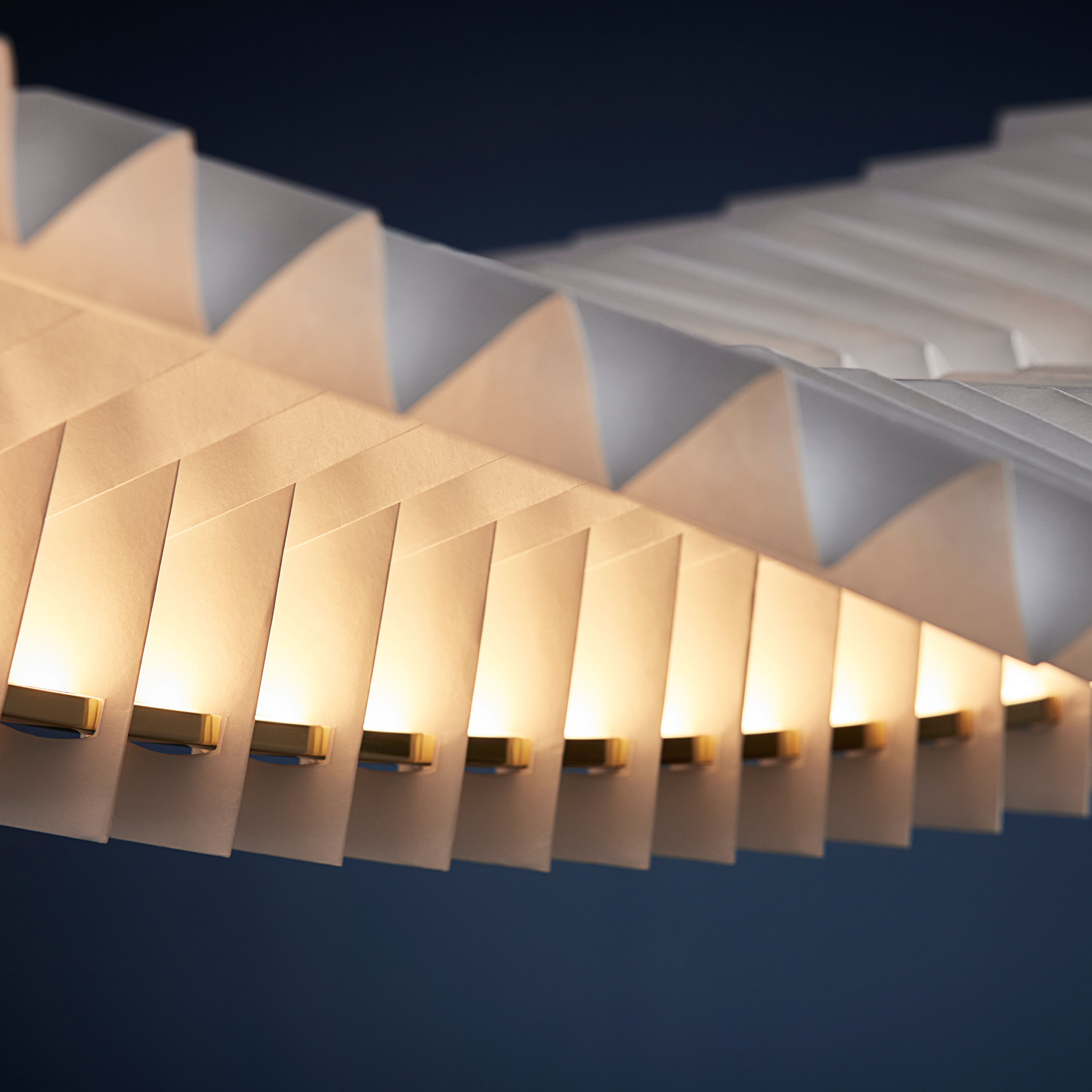 Frandsen Sora Deckenleuchte Massives Messing/Weiß